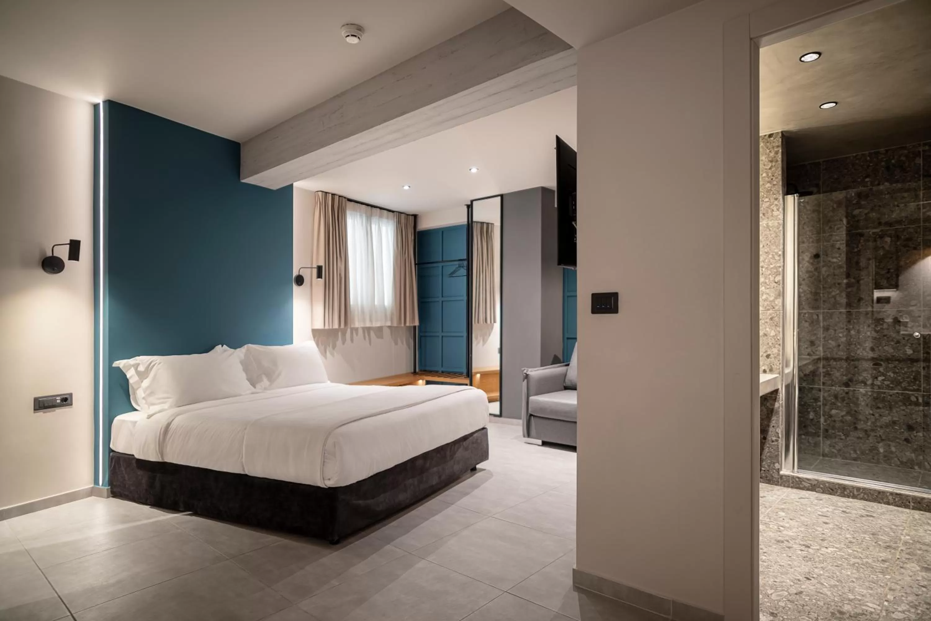 Bed in Bob W Athens Akadimia