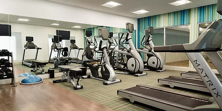 Property building, Fitness Center/Facilities in Holiday Inn Express & Suites Heath - Newark, an IHG Hotel