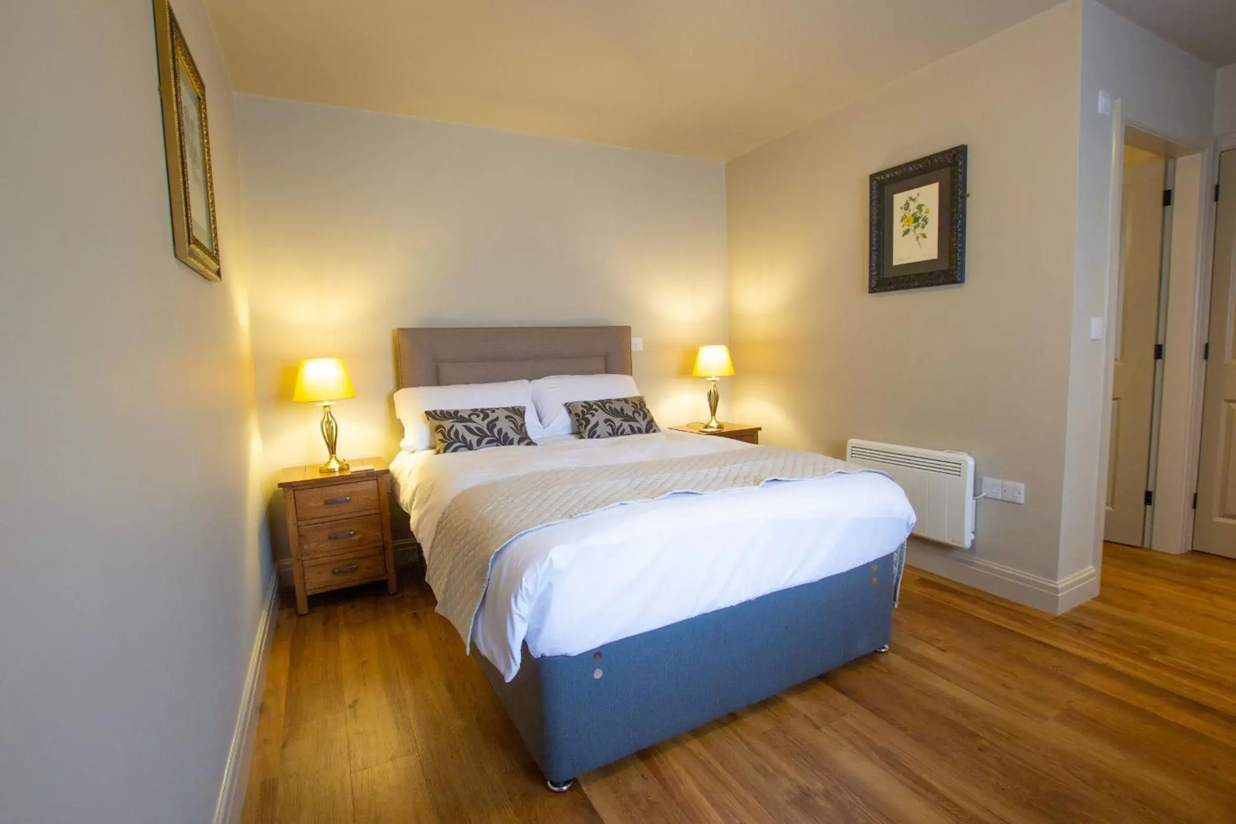Photo of the whole room, Bed in The Cherry Tree Rochford
