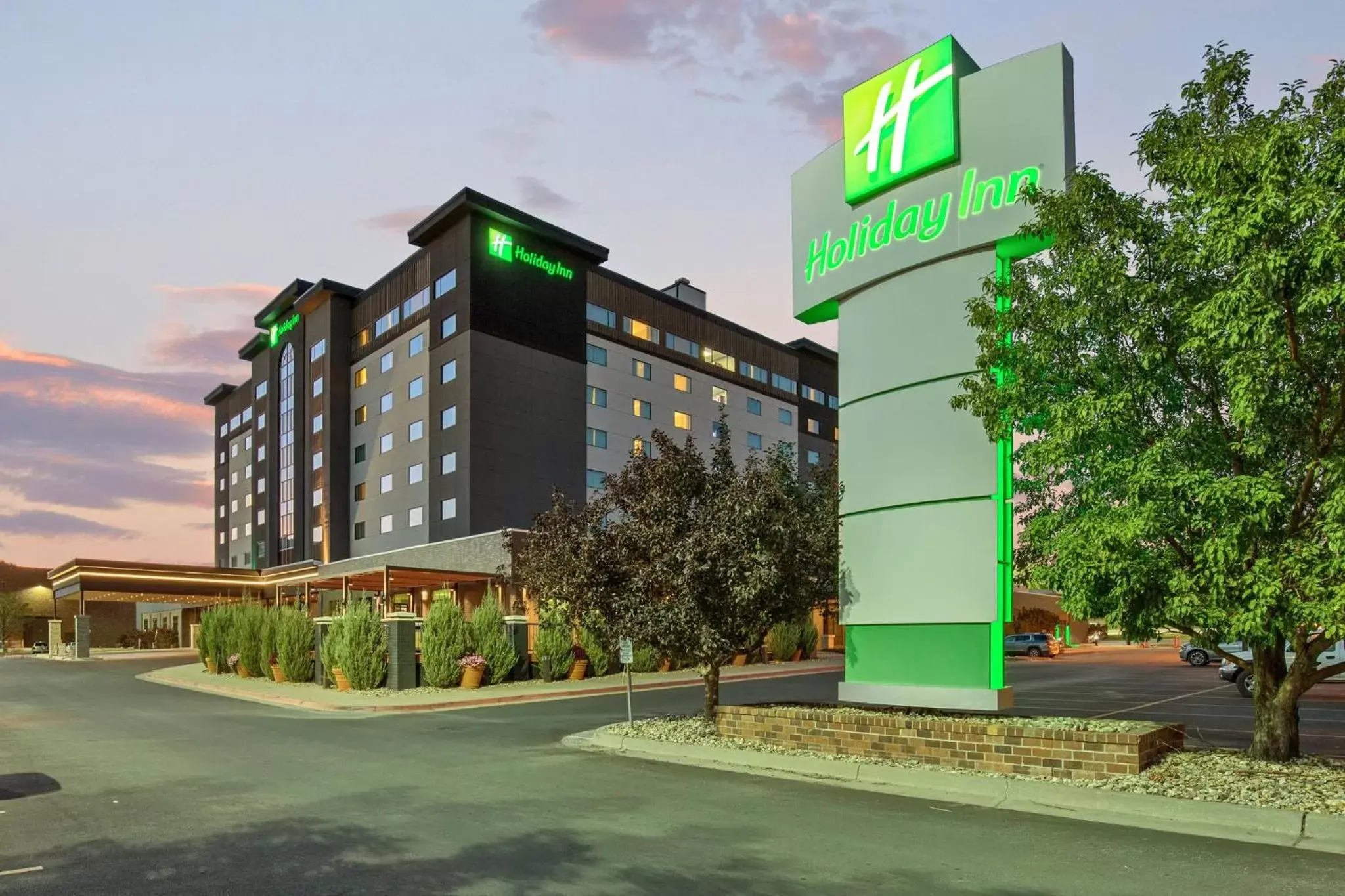 Property Building in Holiday Inn Rapid City - Rushmore Plaza, an IHG Hotel