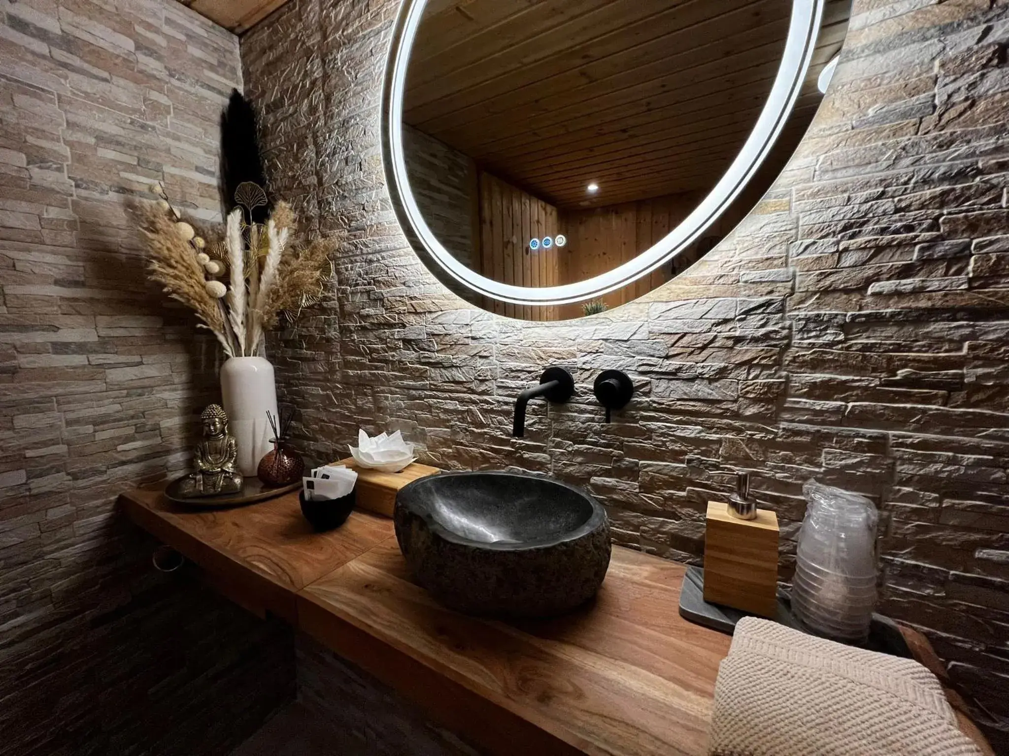 Spa and wellness centre/facilities, Bathroom in Alpenhof