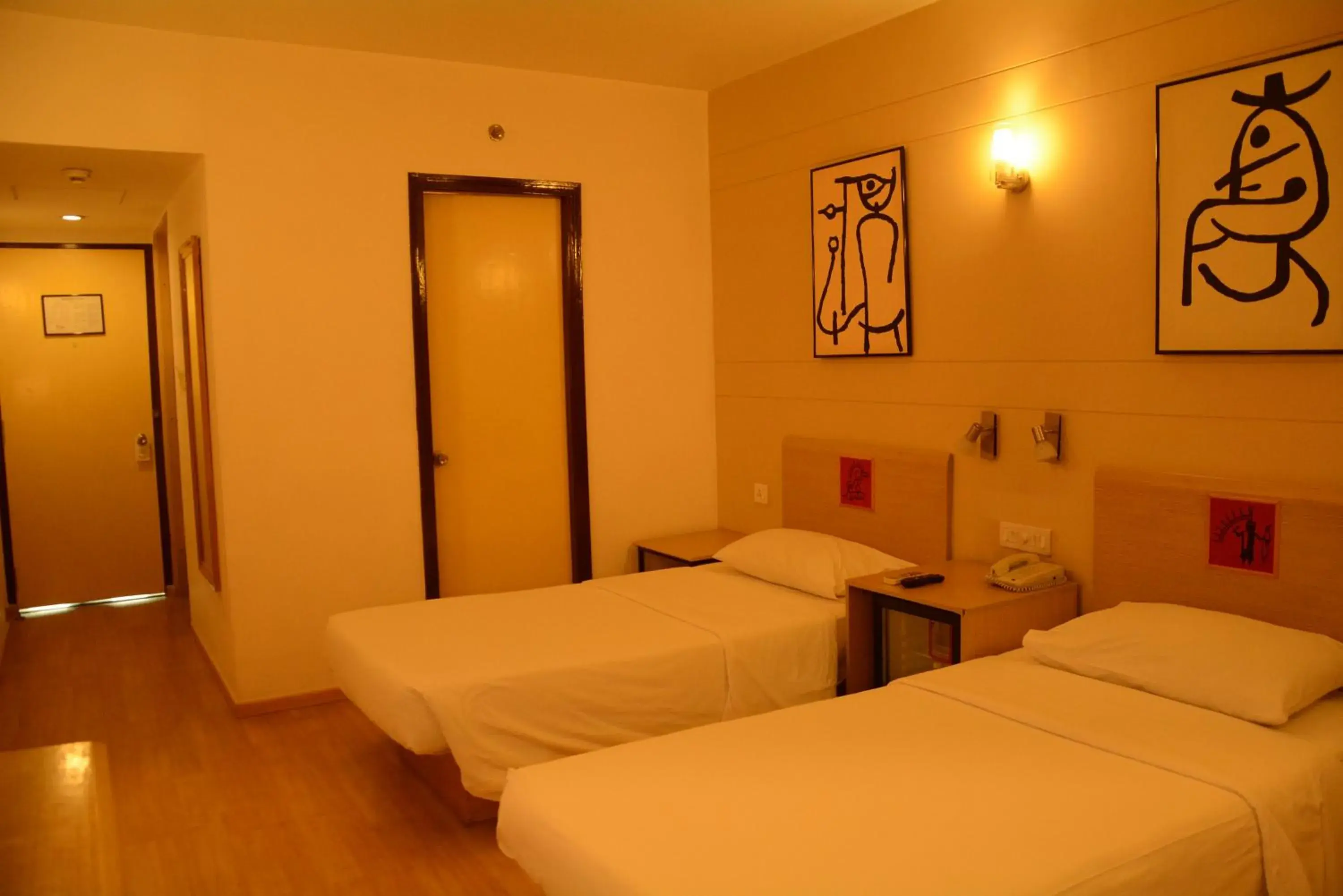 Photo of the whole room, Bed in Red Fox by Lemon Tree Hotels, Jaipur Photo of the whole room, Bed in Red Fox by Lemon Tree Hotels, Jaipur