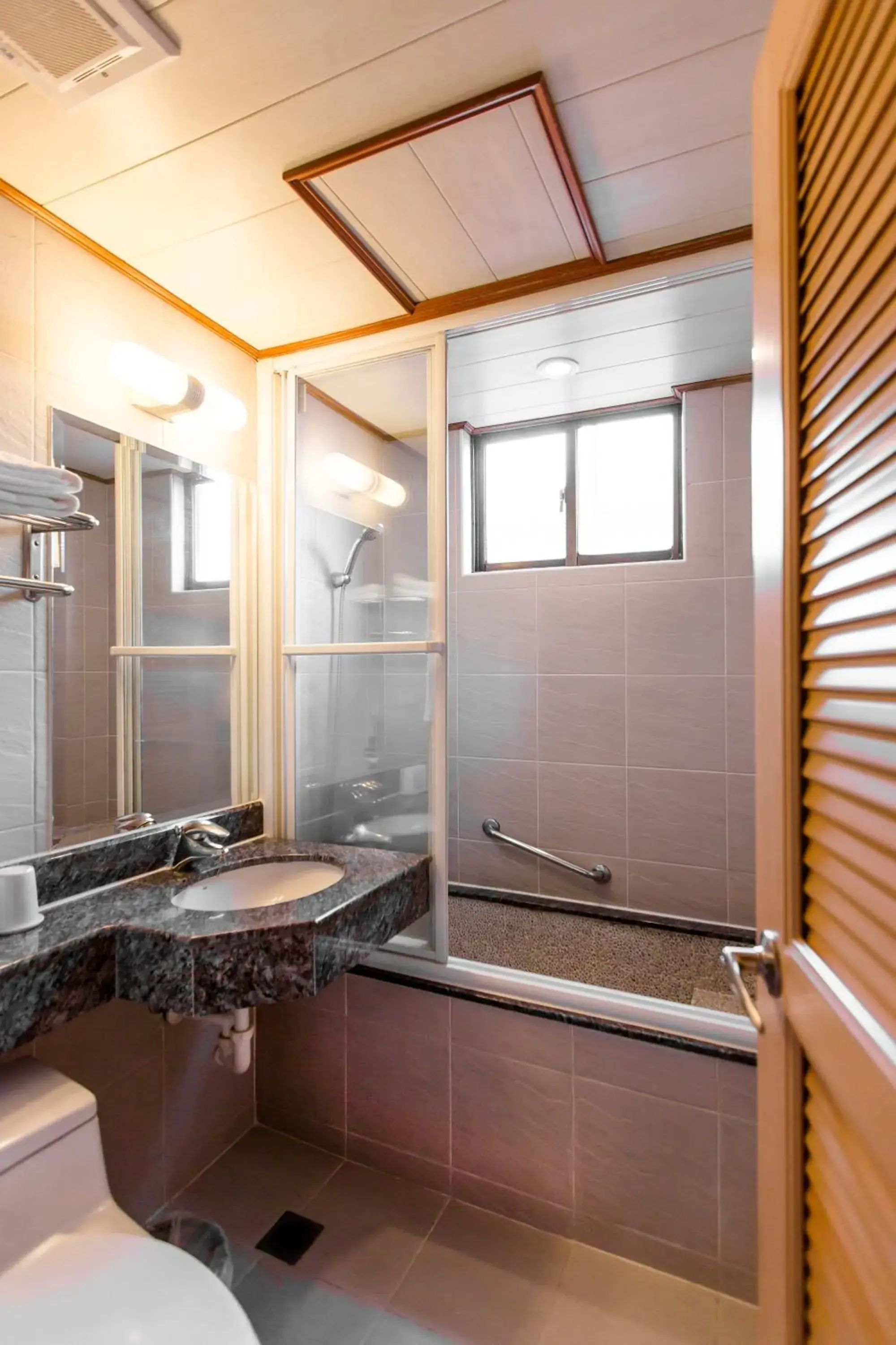 Bathroom in Kingshi Hotel