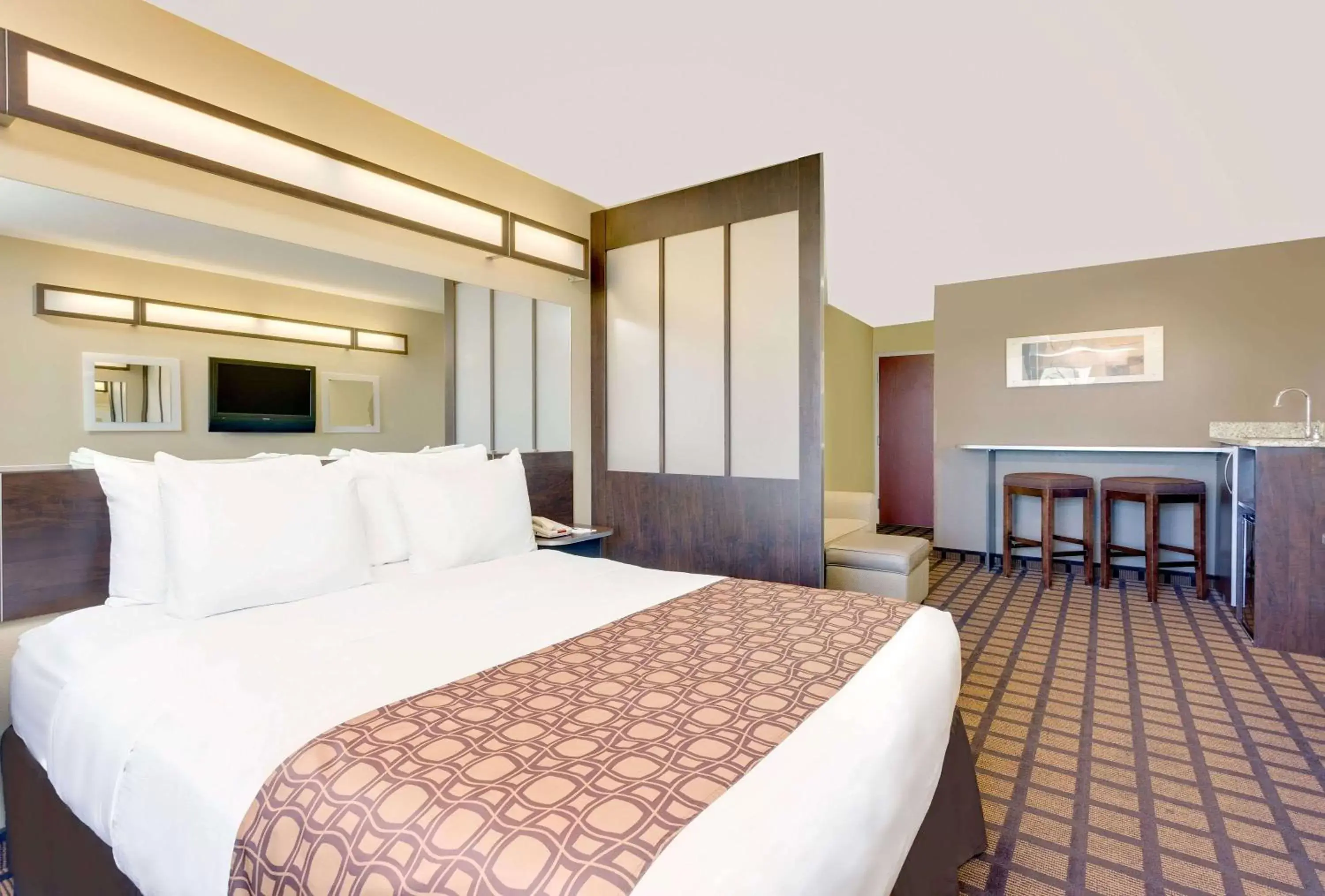 Bed in Microtel Inn & Suites by Wyndham Perry