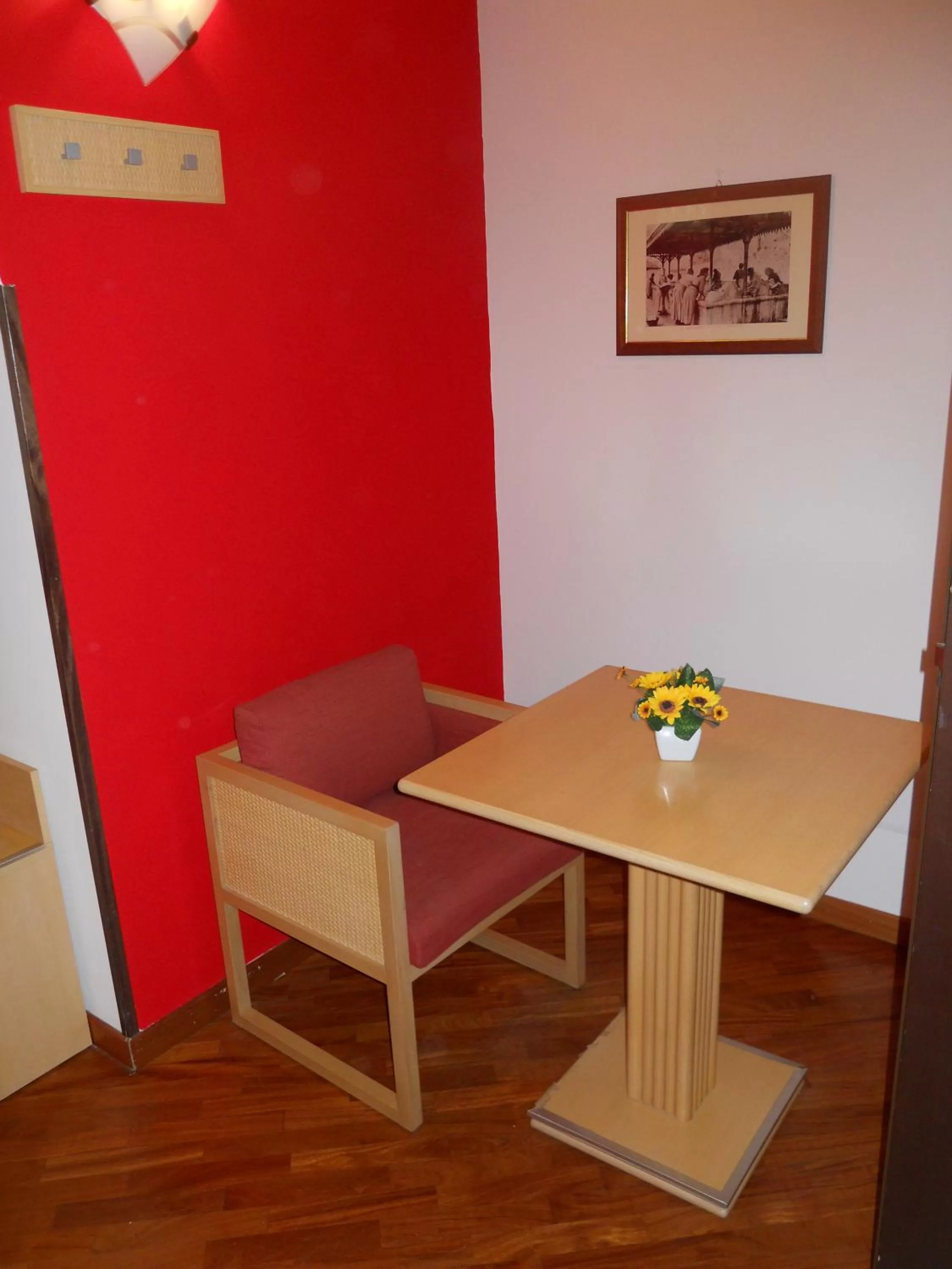 Dining area in Catania Crossing B&B - Rooms & Comforts