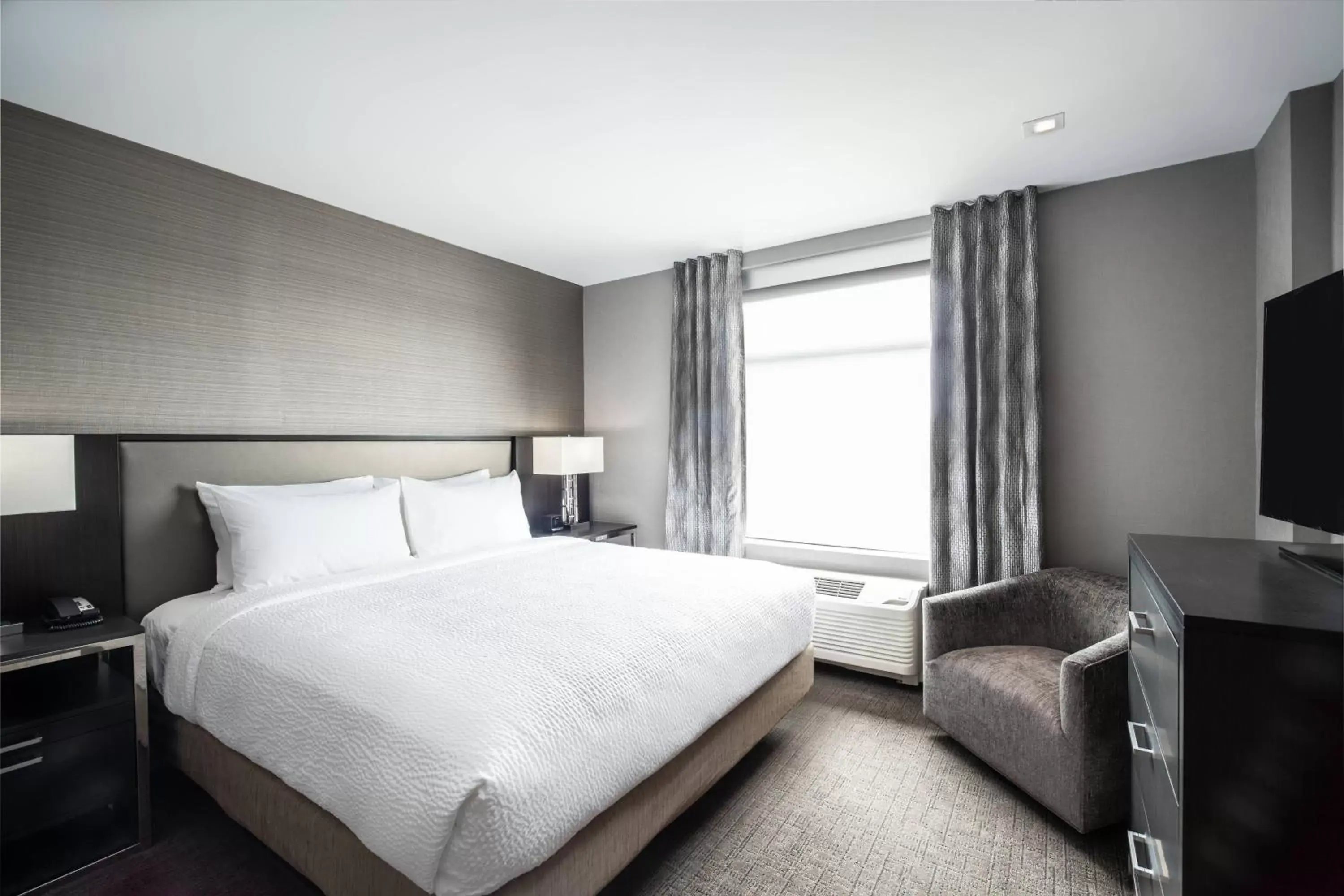 Bedroom, Bed in Residence Inn by Marriott Weehawken