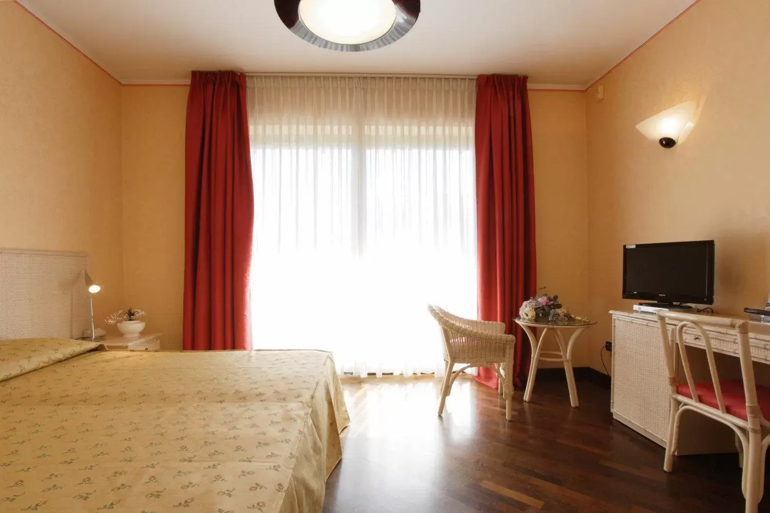 Photo of the whole room, Bed in Serravalle Golf Hotel