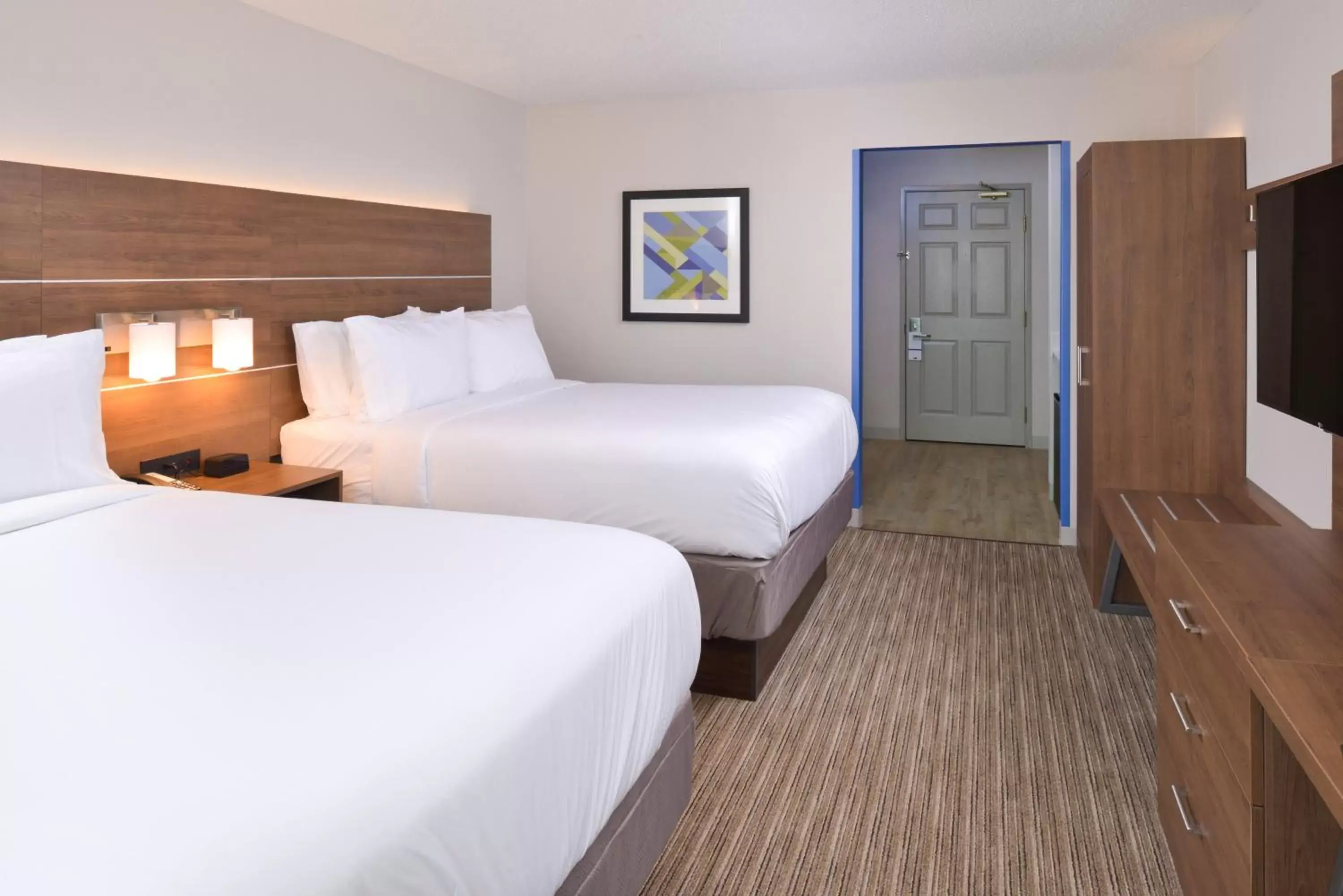 Photo of the whole room, Bed in Holiday Inn Express & Suites - Omaha - 120th and Maple, an IHG Hotel