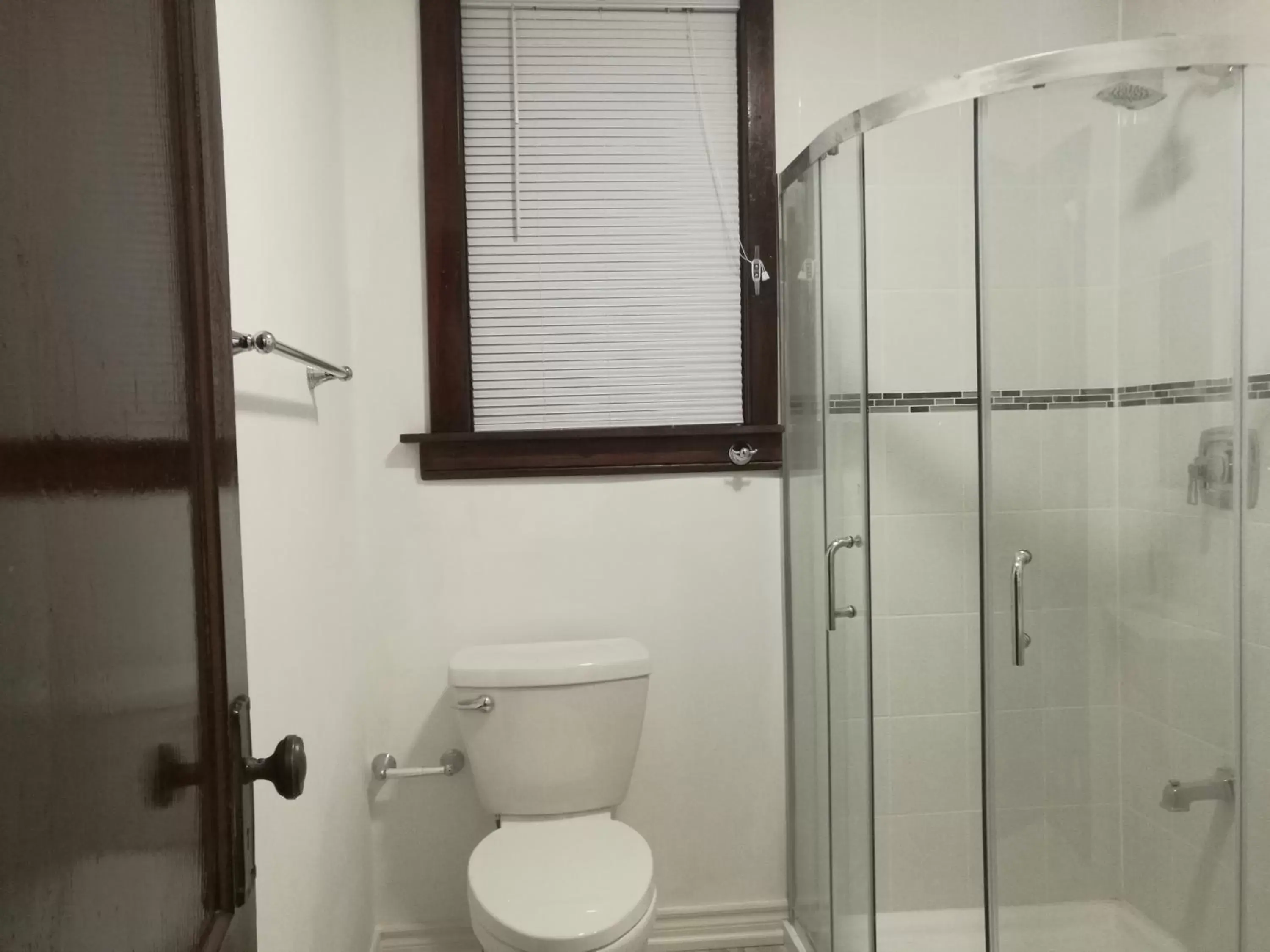 Shower, Bathroom in Ambassador's Inn Next Door