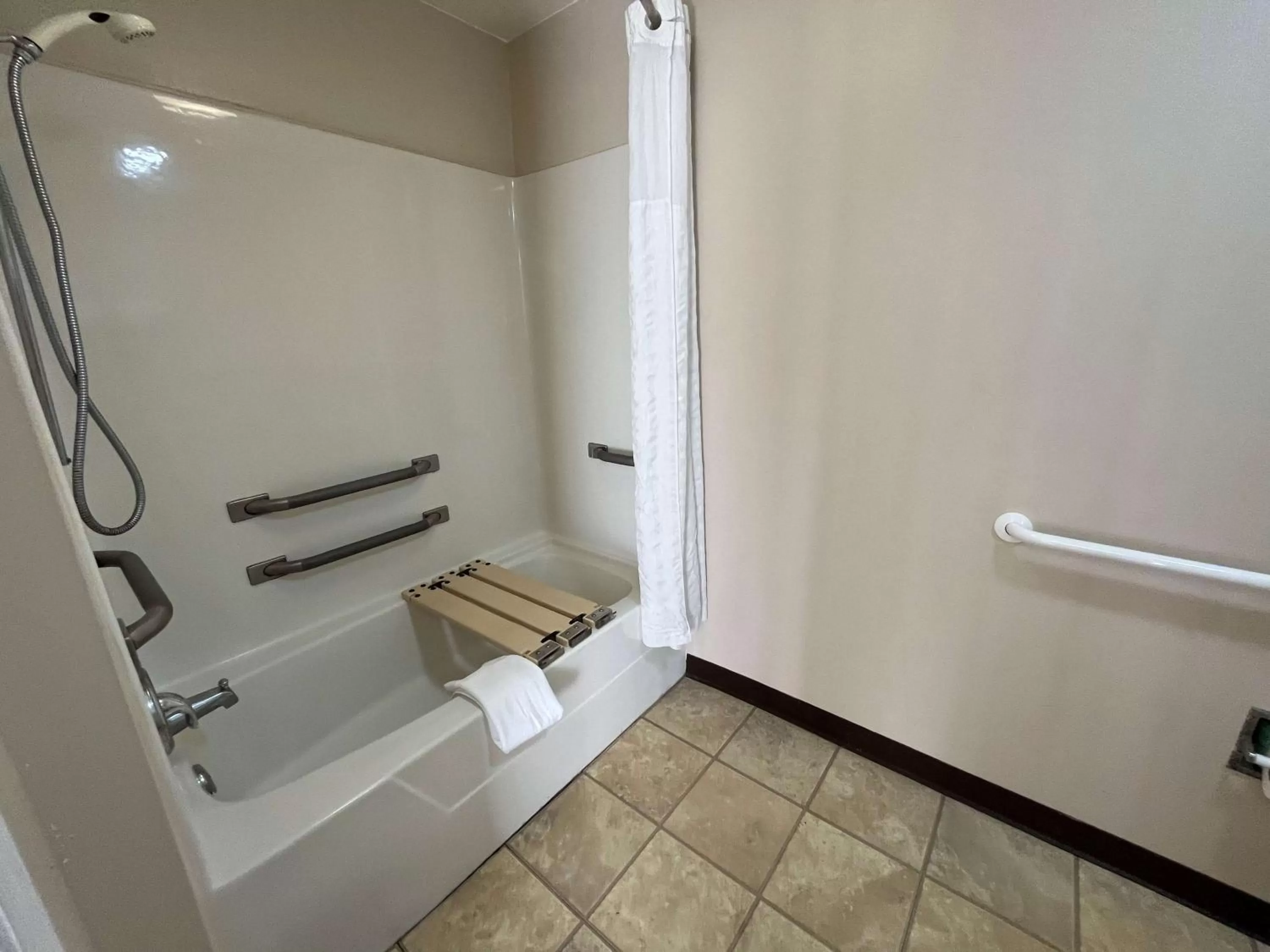 Bathroom in Motel 6 Georgetown, SC Marina