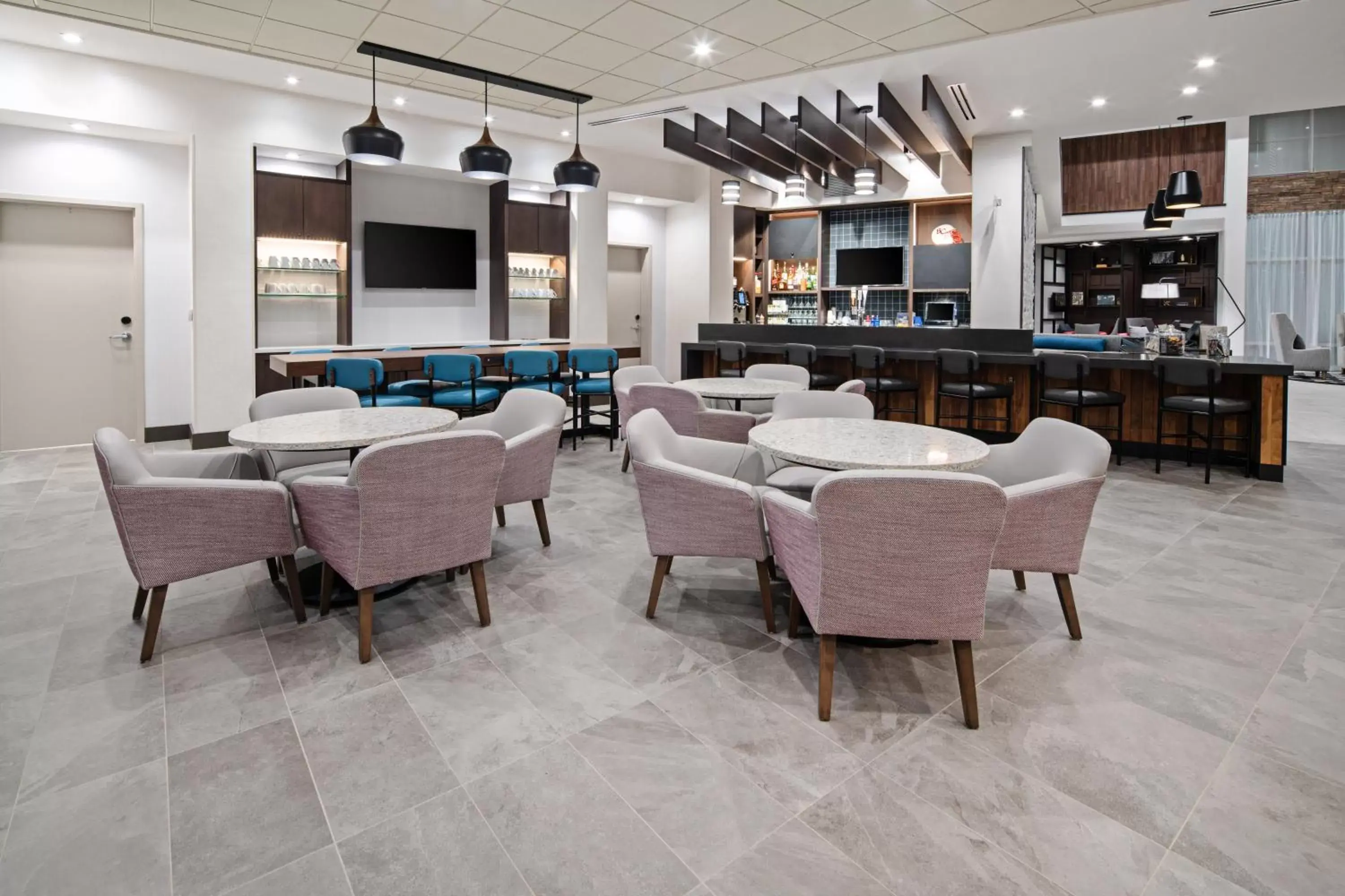 Lounge or bar in Hyatt Place Bakersfield Lounge or bar in Hyatt Place Bakersfield