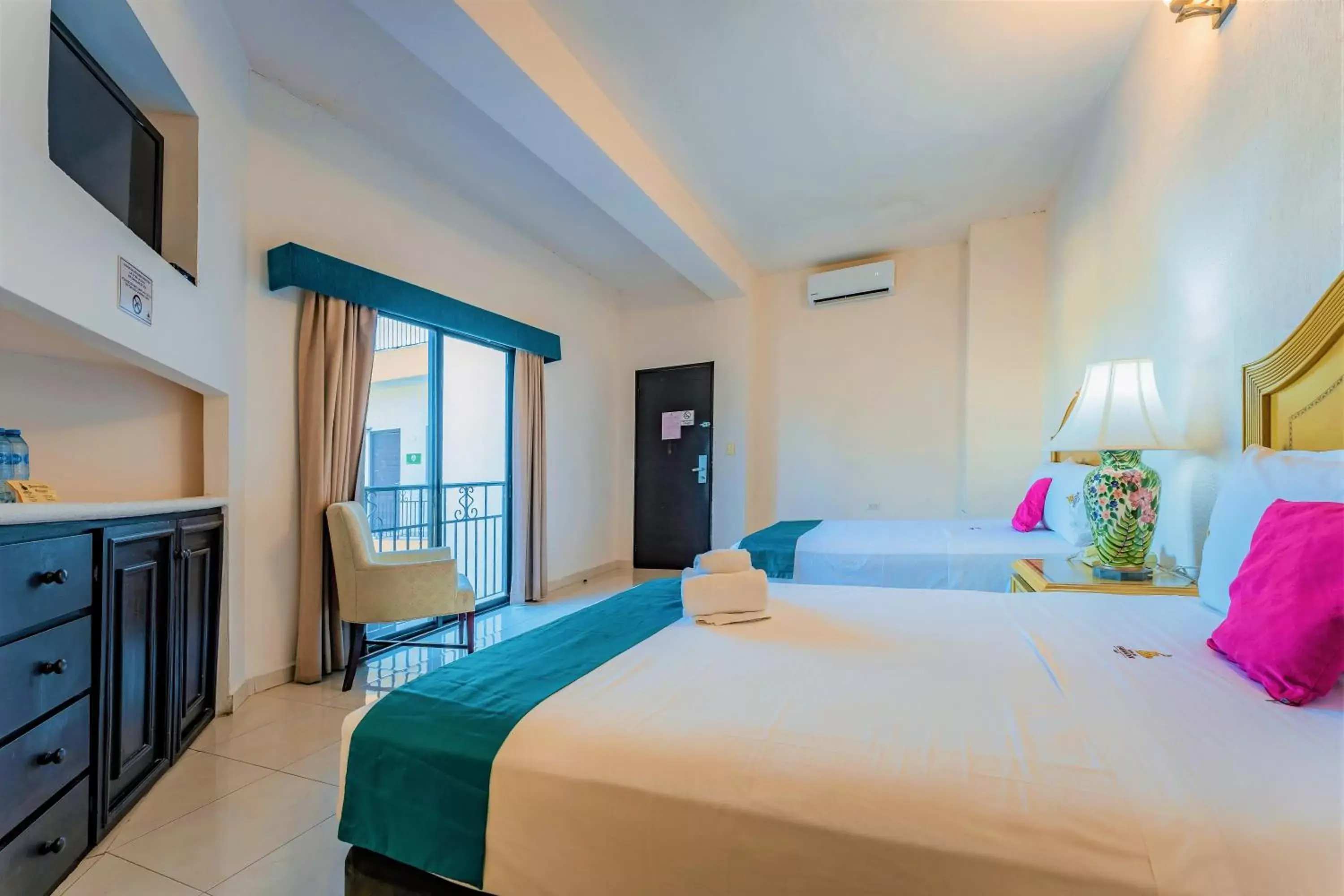 Photo of the whole room, Bed in Maison del Embajador Photo of the whole room, Bed in Maison del Embajador