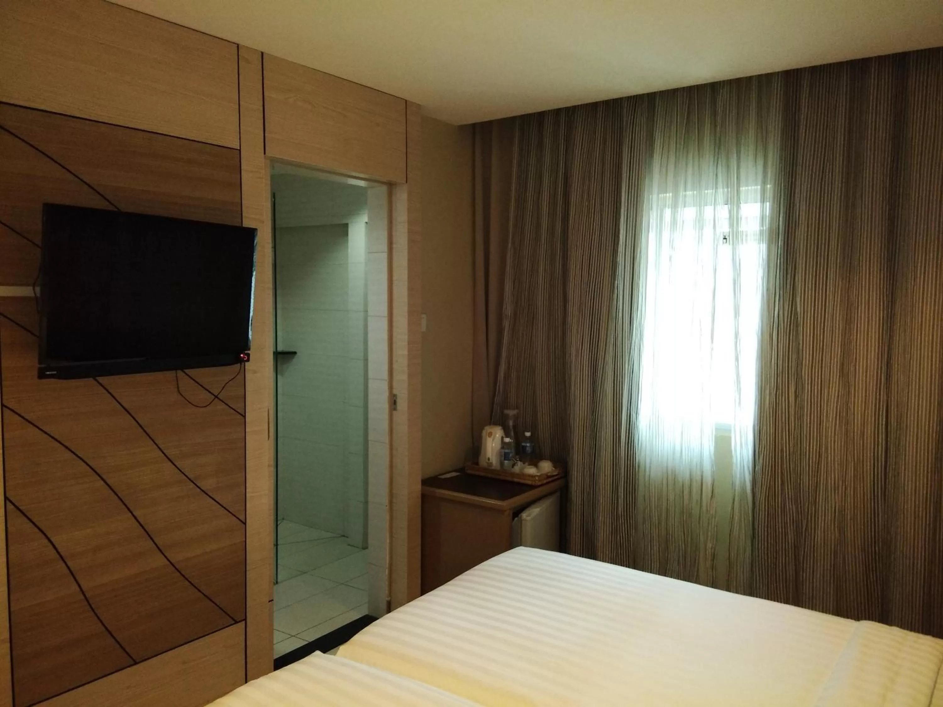 TV and multimedia, Bed in Kinabalu Daya Hotel