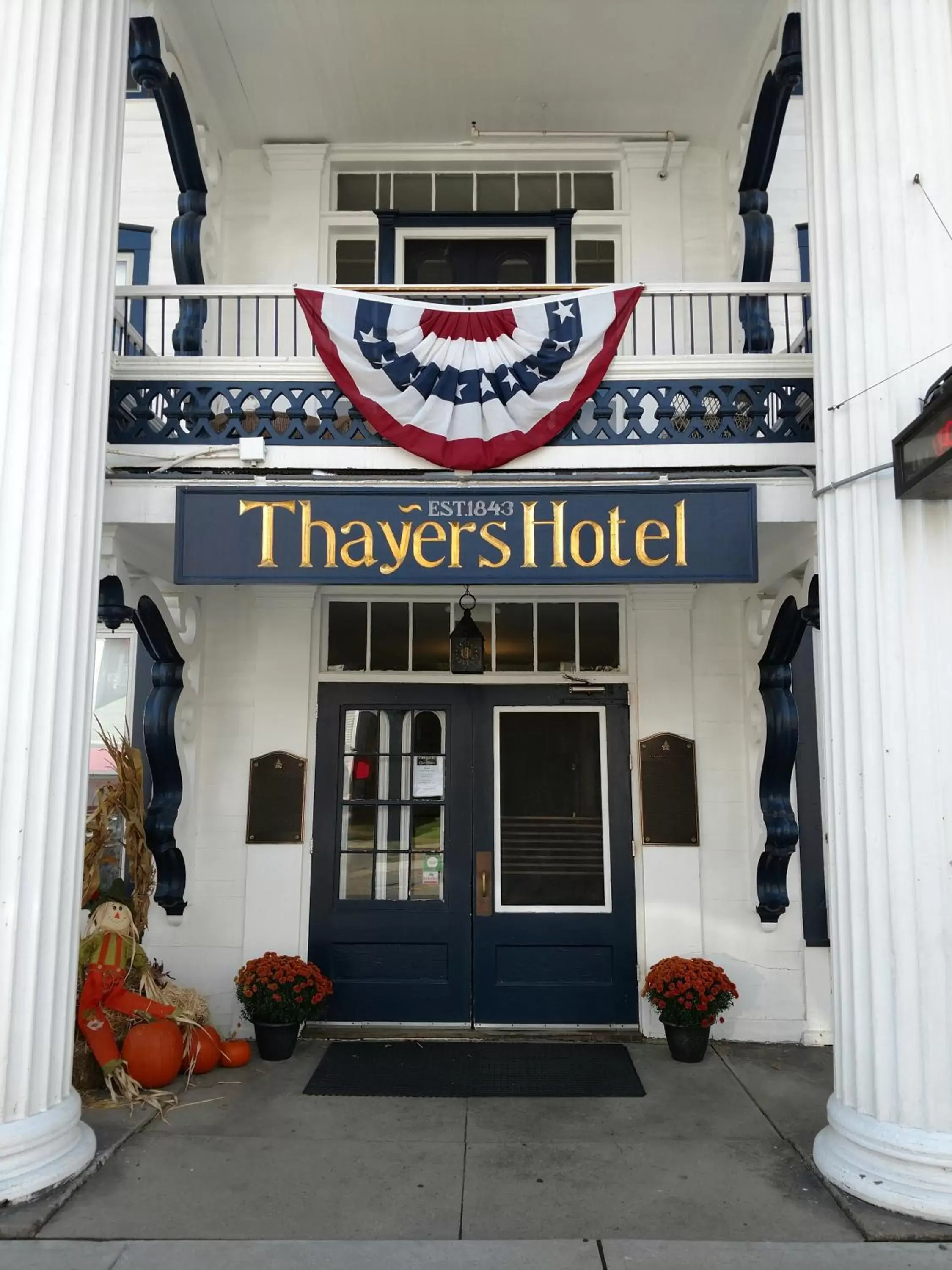 Facade/entrance in Thayers Inn Facade/entrance in Thayers Inn