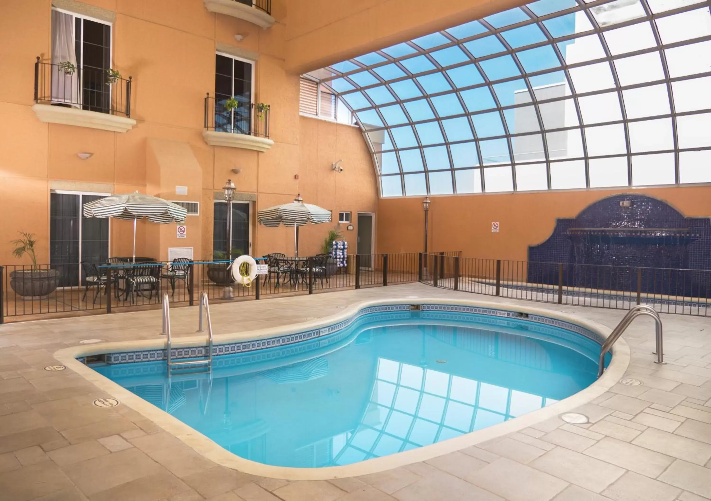 Swimming Pool in Holiday Inn Express Silao-Aeropuerto Bajio, an IHG Hotel