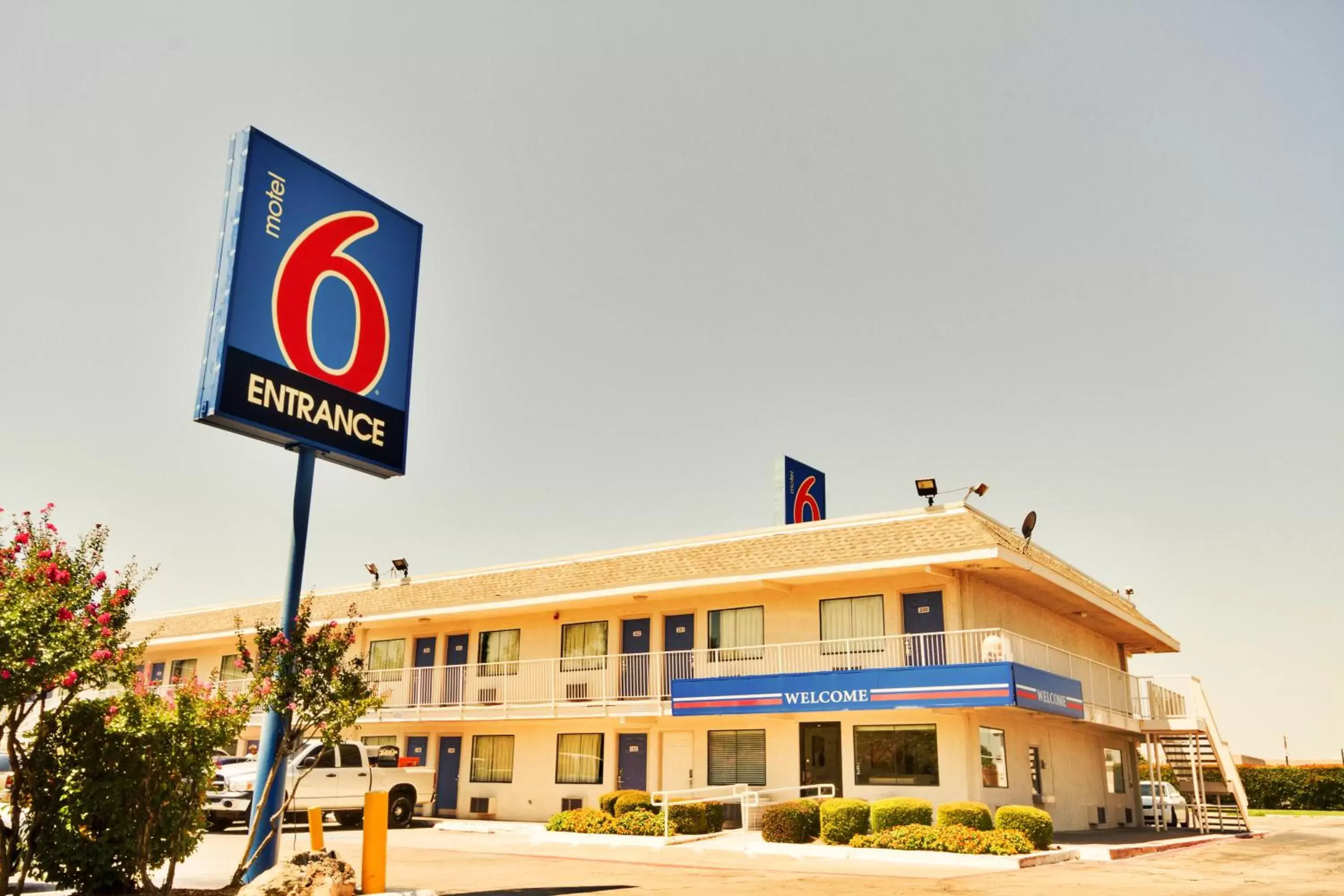 Facade/entrance in Motel 6-Irving, TX - Dallas Facade/entrance in Motel 6-Irving, TX - Dallas