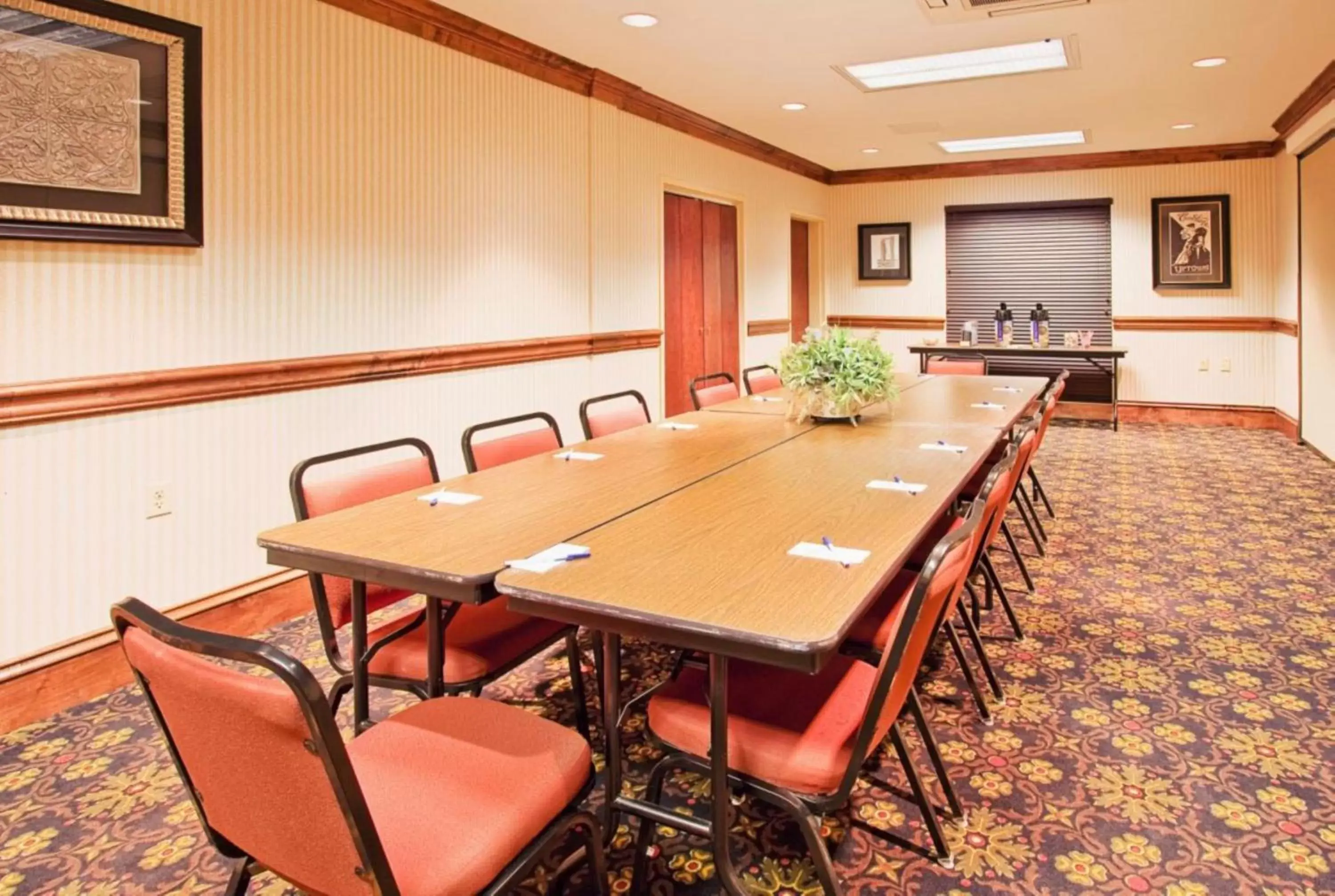 Meeting/conference room in Holiday Inn Express Hotel & Suites Lucedale, an IHG Hotel