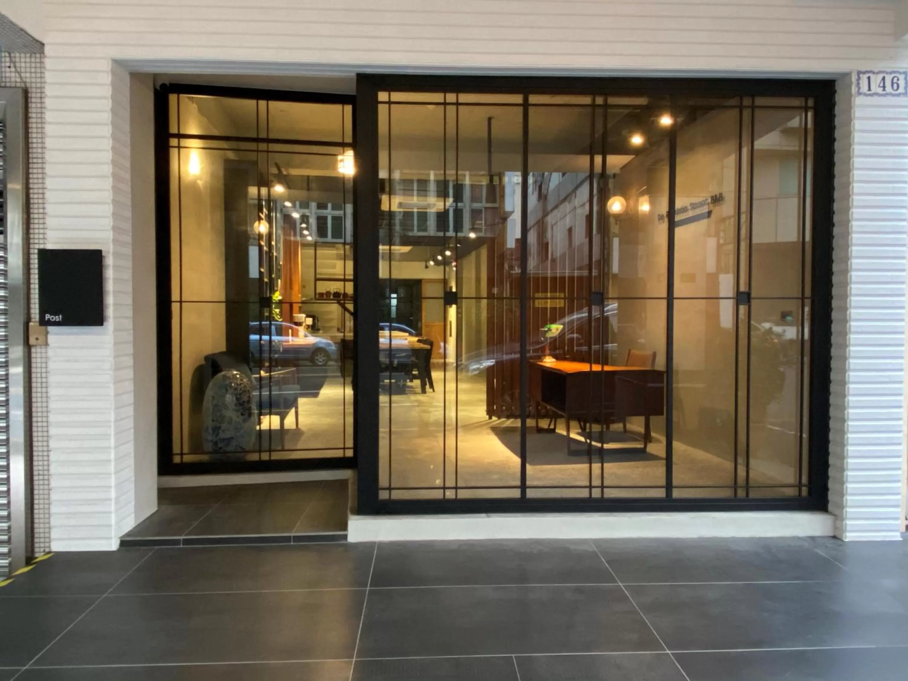 Facade/entrance in De Provintia Straat B&B