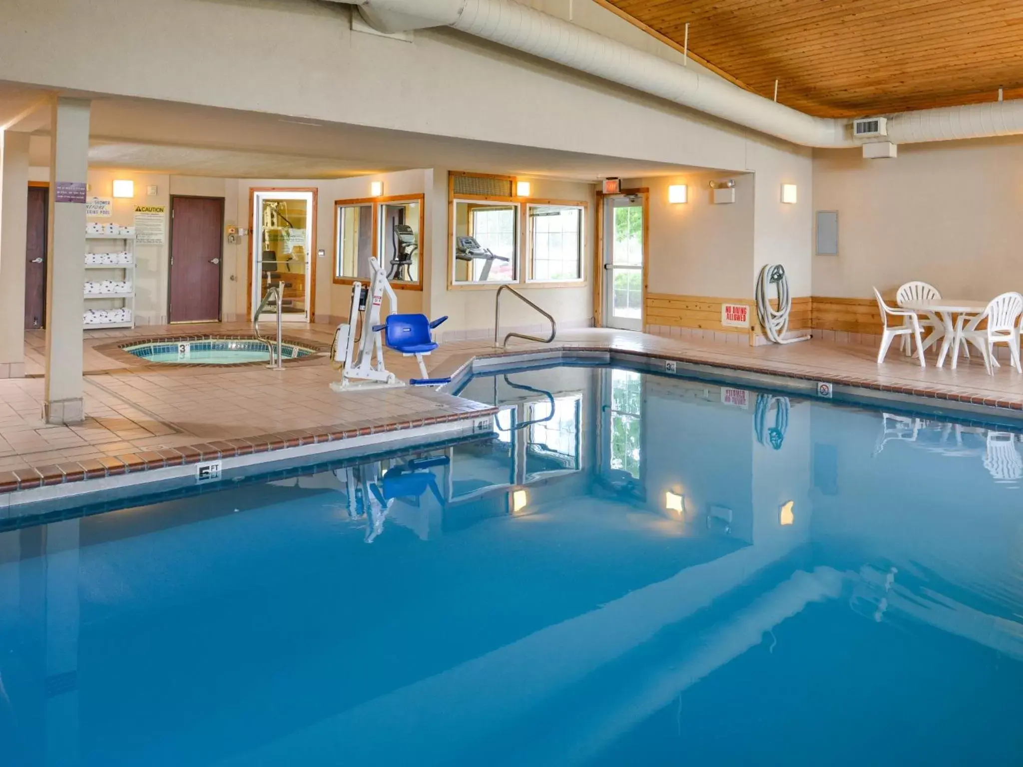 Swimming Pool in Kelly Inn Billings