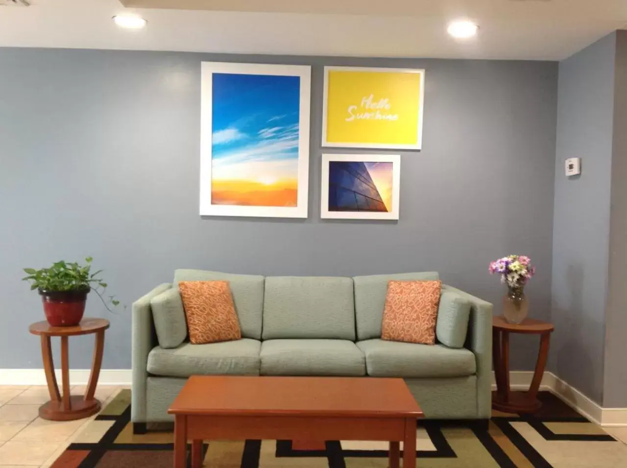 Seating Area in Days Inn by Wyndham, Glen Allen - Richmond North