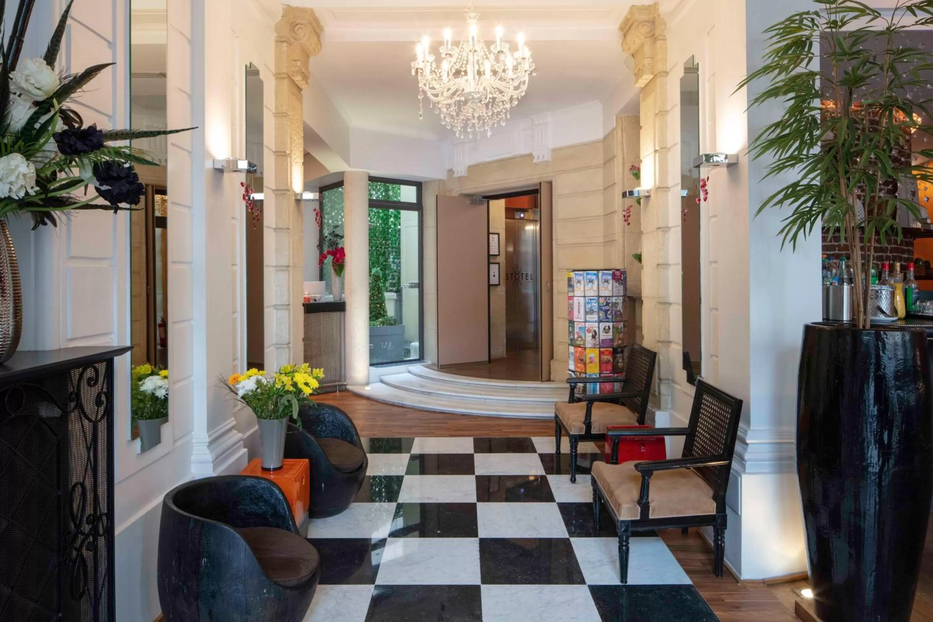 Lobby or reception in Le 123 Elysees - Astotel