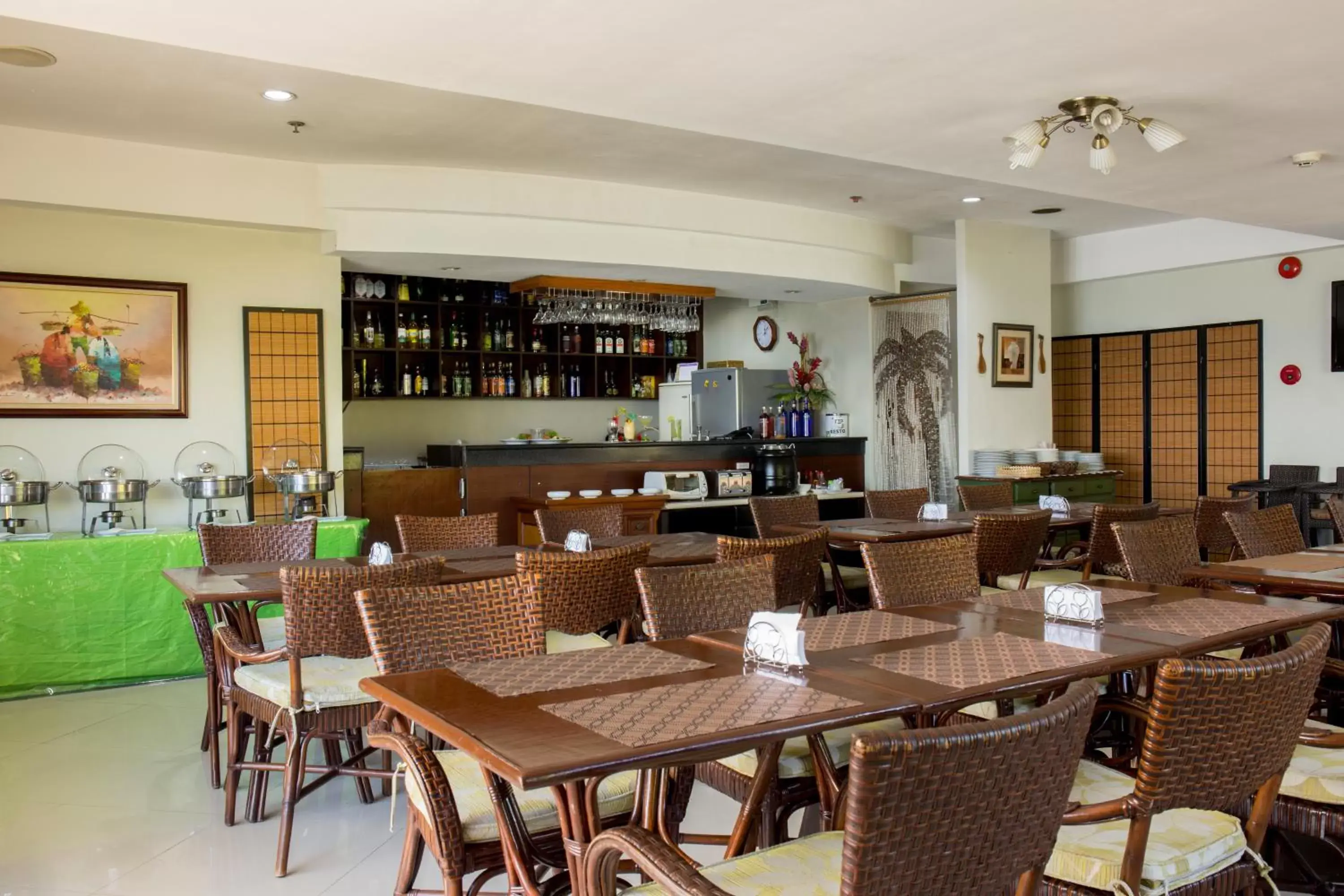 Restaurant/places to eat, Lounge/Bar in Palmbeach Resort & Spa