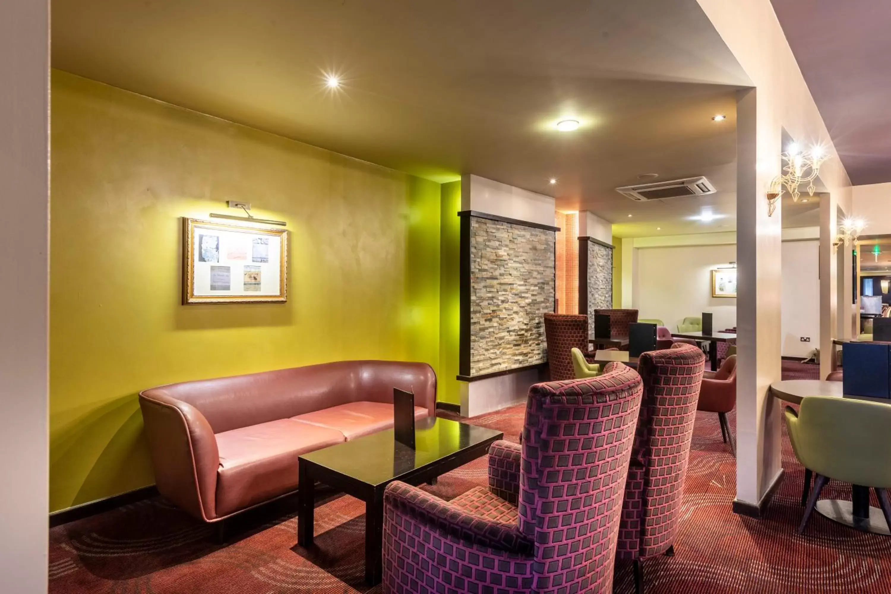 Lounge or bar, Seating Area in Gloucester Robinswood Hotel, BW Signature Collection