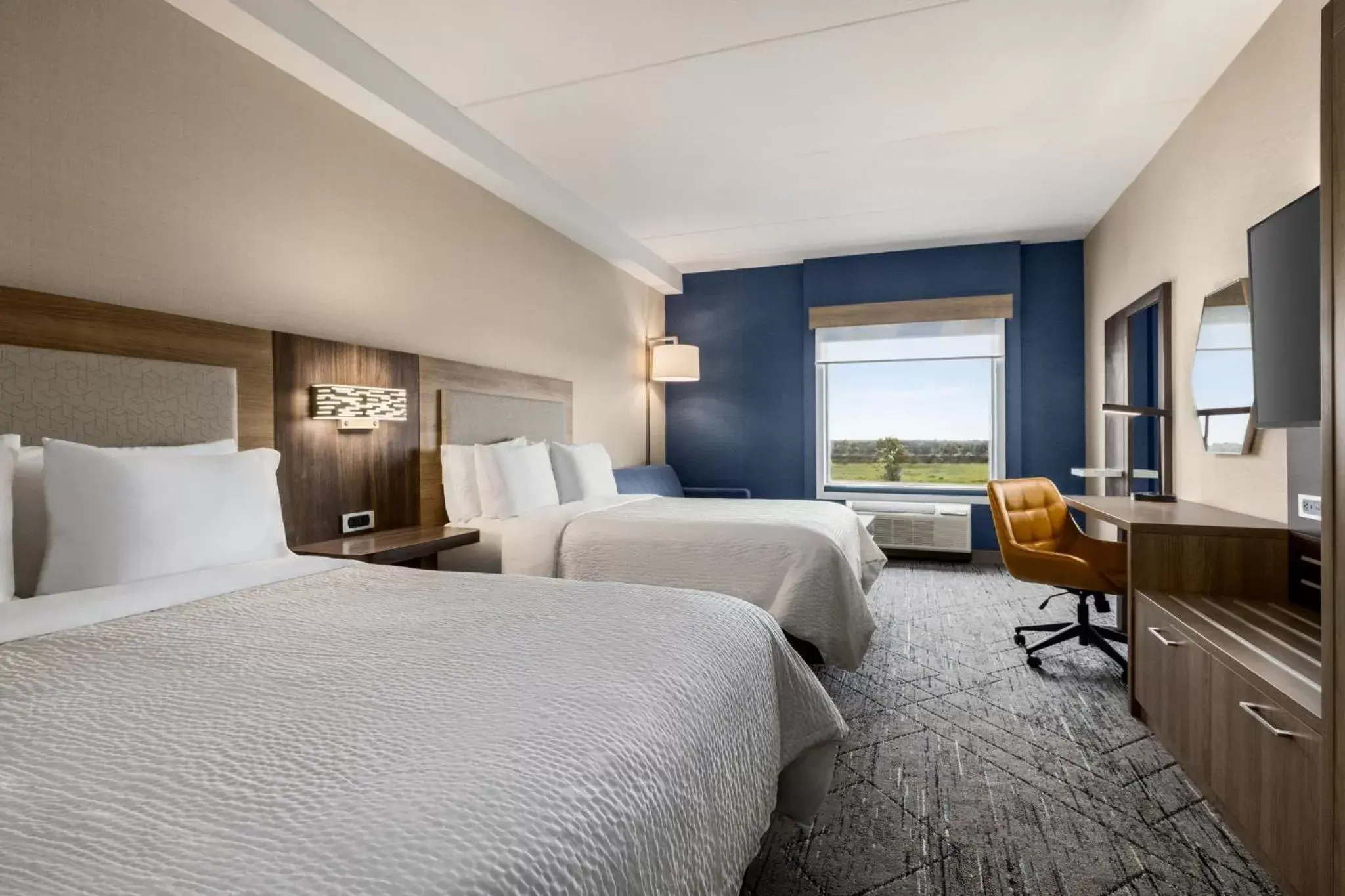 Photo of the whole room, Bed in Holiday Inn Express - Strathroy, an IHG Hotel