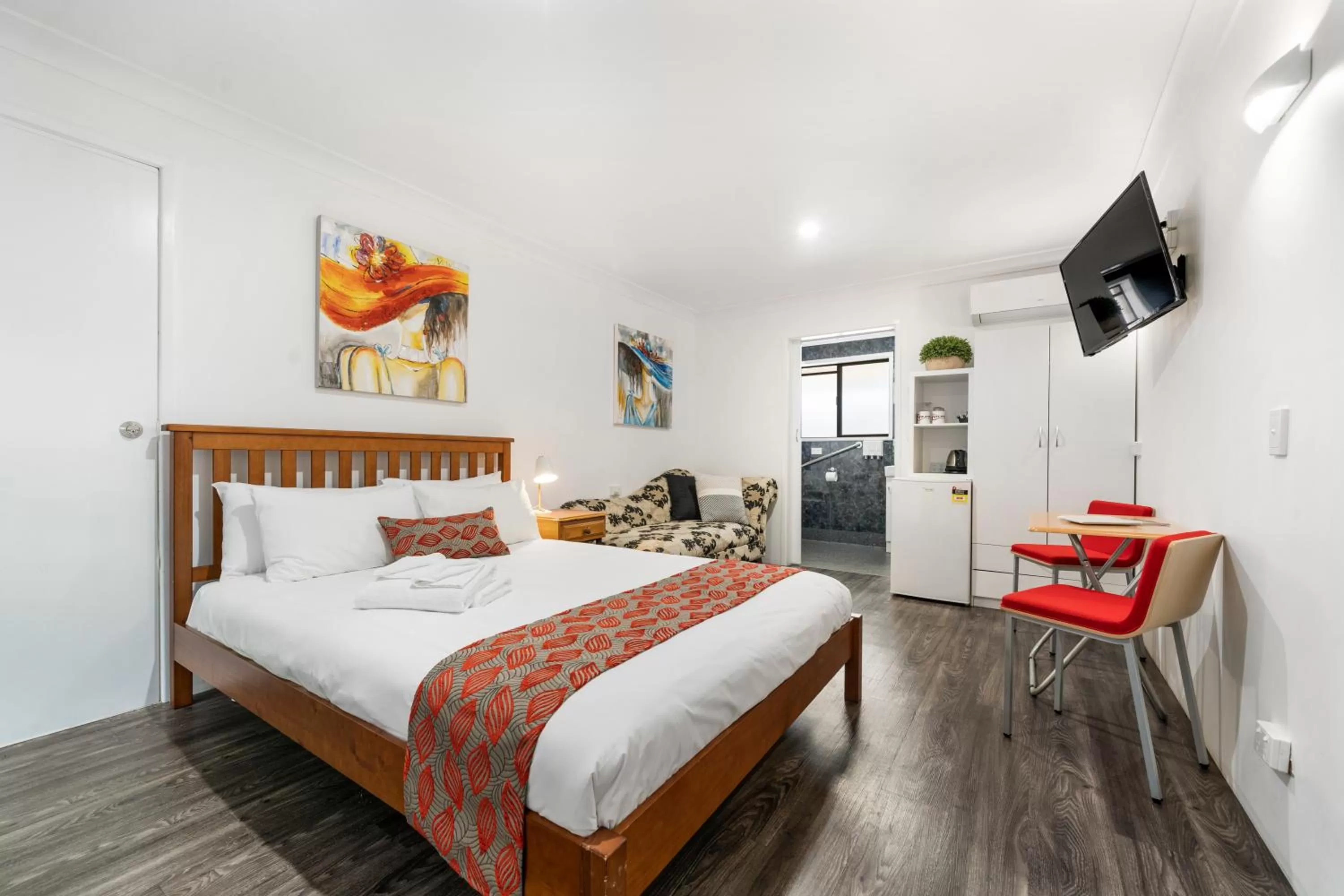 Photo of the whole room, Bed in Esk Wivenhoe Motor Inn