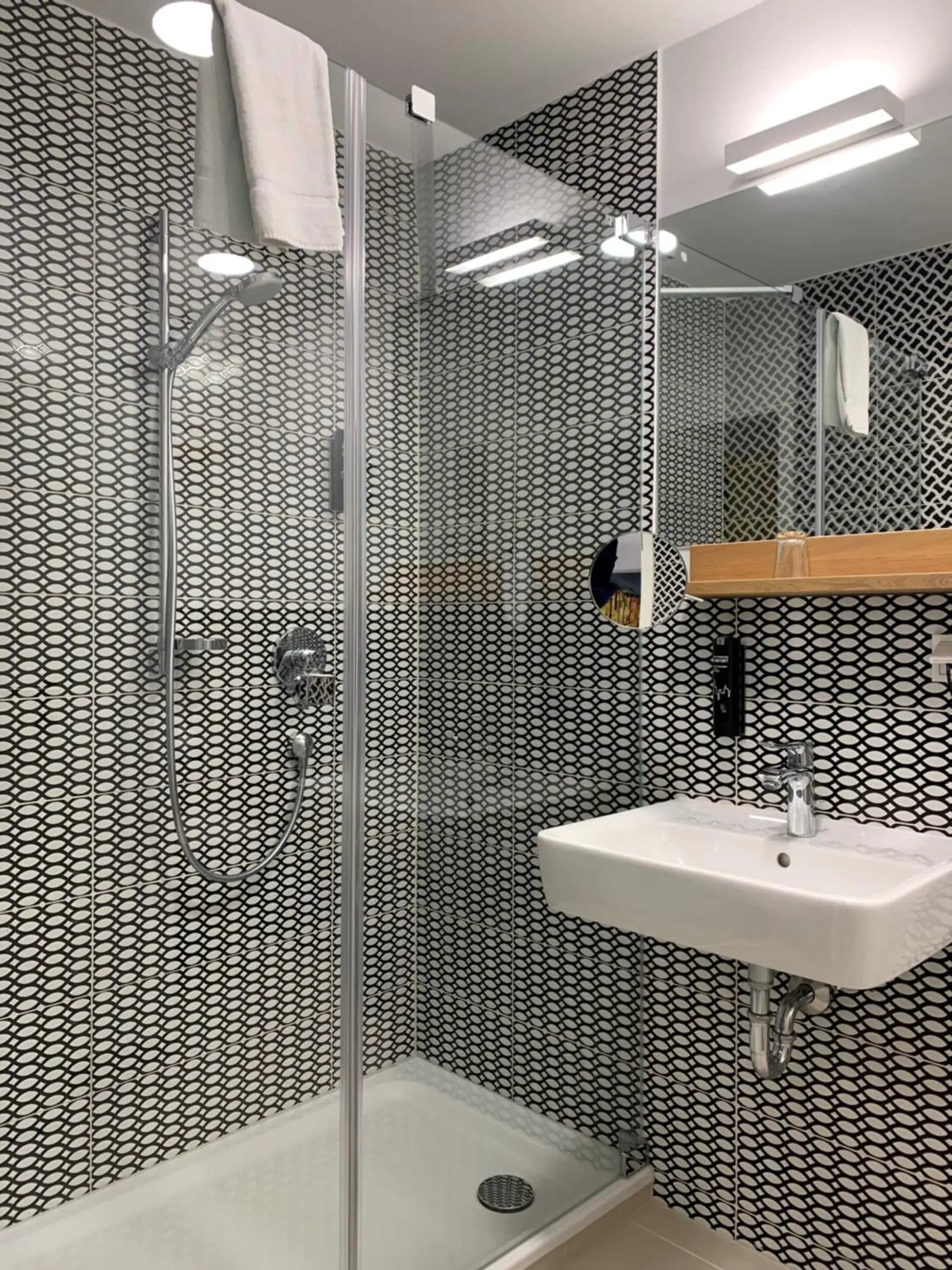 Shower, Bathroom in Hotel Schöne Aussicht