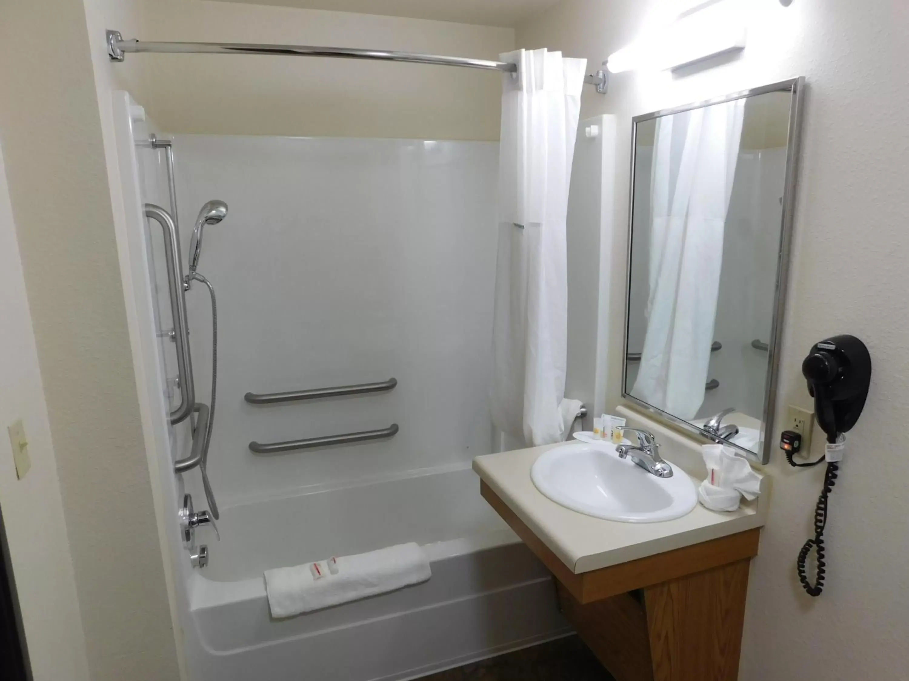 Bathroom in Days Inn & Suites by Wyndham Rochester South