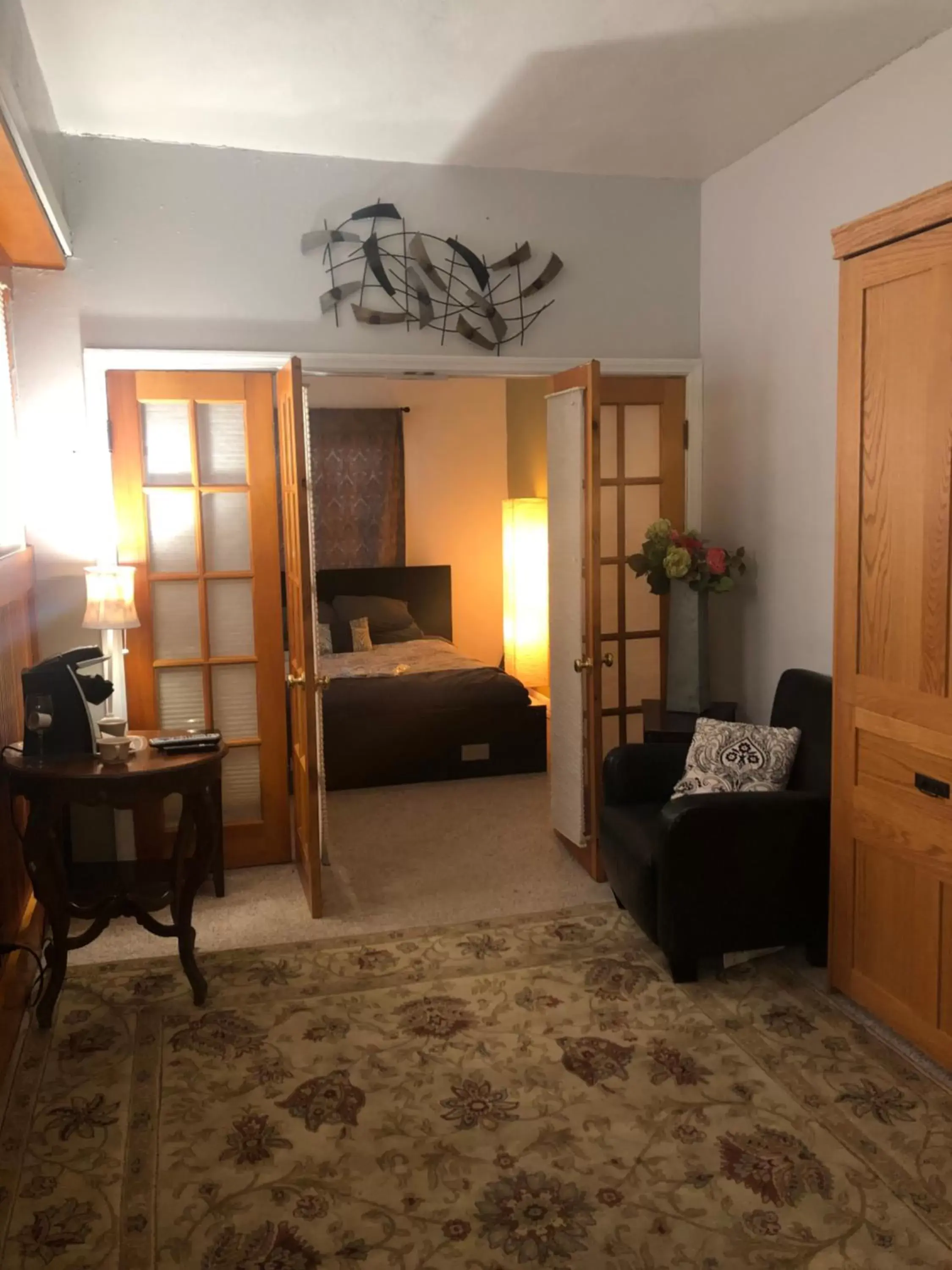 Living room, Seating Area in Henderson Castle Inn