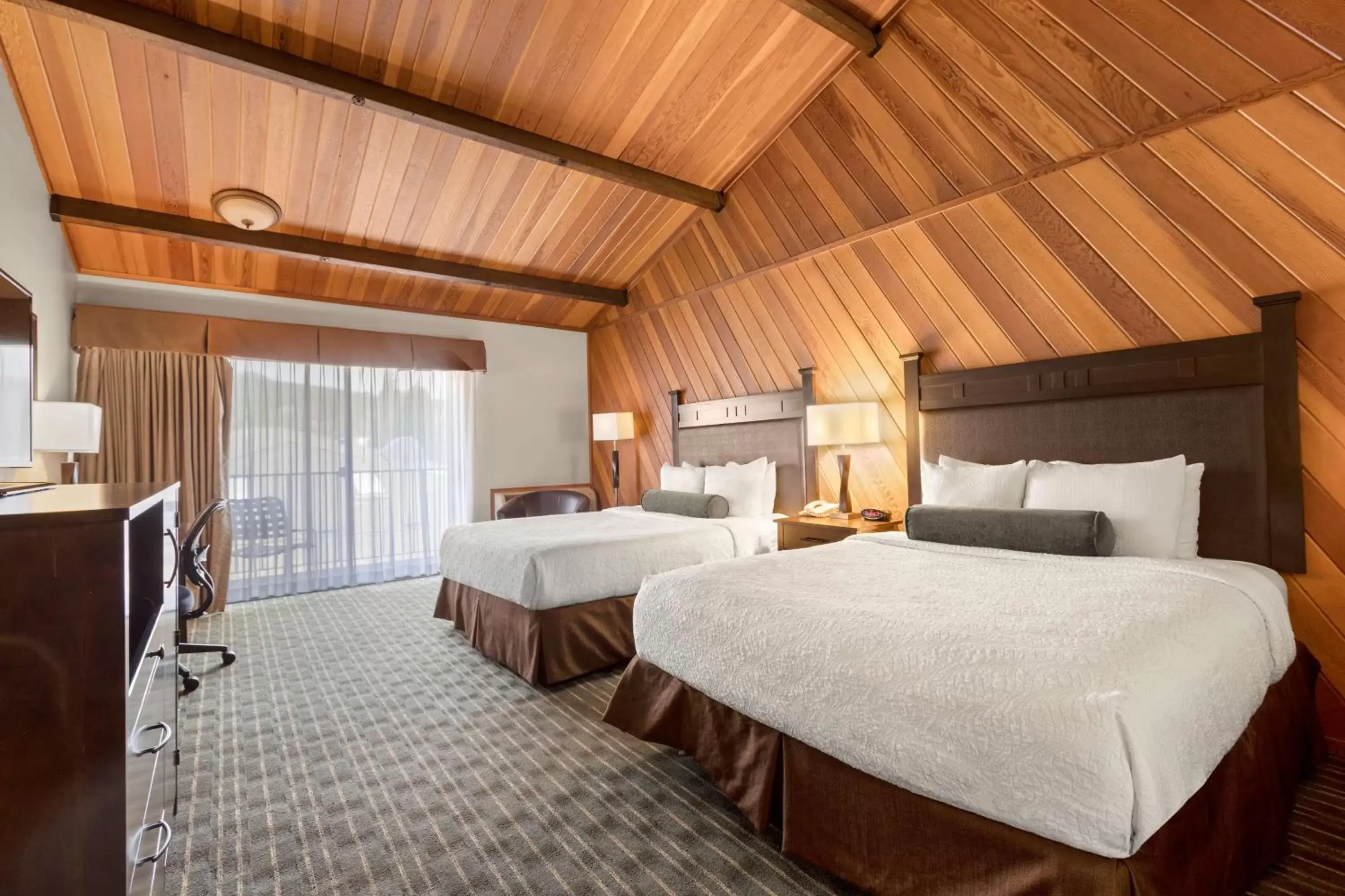 Bedroom, Bed in Best Western Plus Tree House Bedroom, Bed in Best Western Plus Tree House