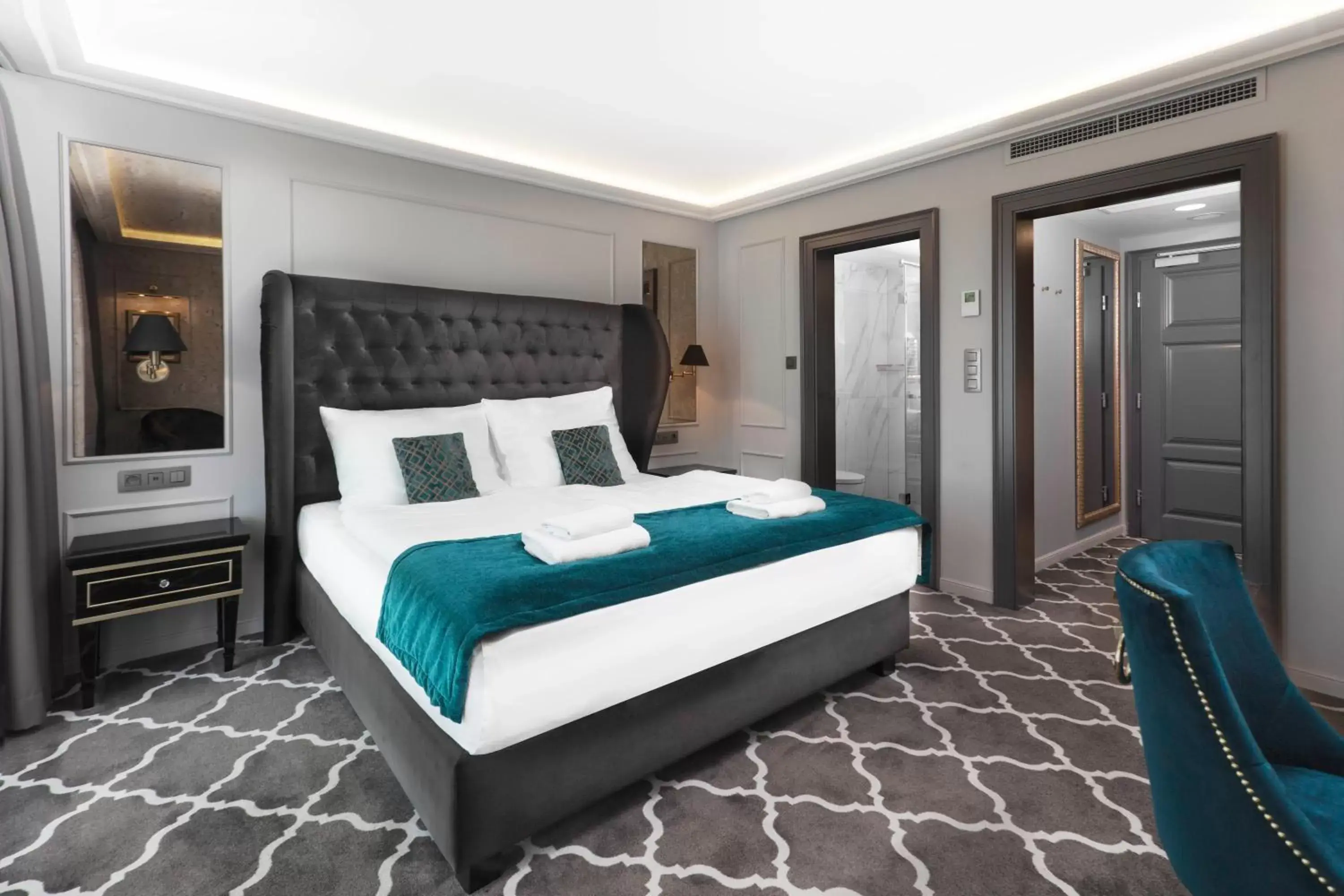 Superior Double Room with Terrace in Hotel Golden Key, 4 Stars Superior Superior Double Room with Terrace in Hotel Golden Key, 4 Stars Superior