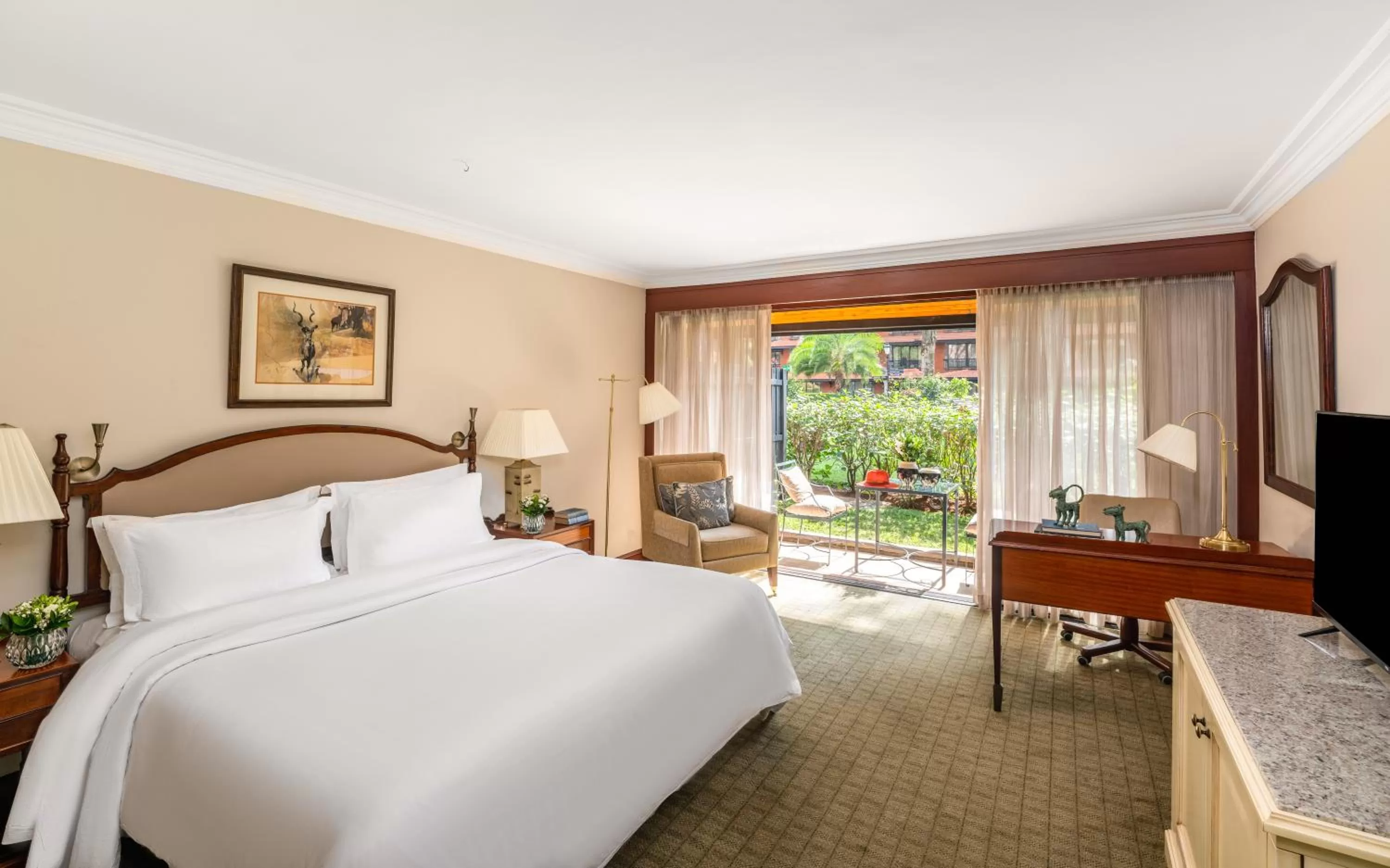 Photo of the whole room, Bed in Fairmont The Norfolk