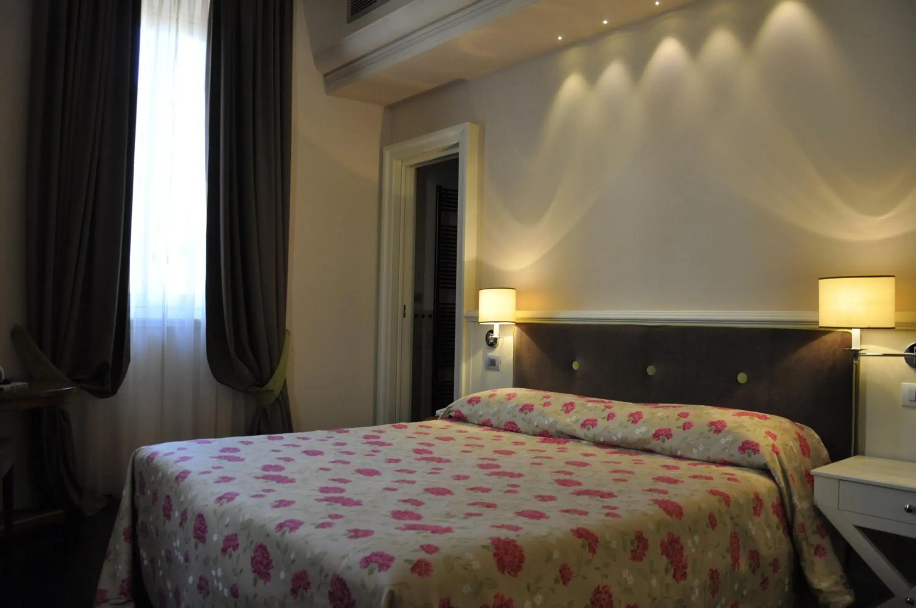 Photo of the whole room, Bed in Hotel Patria