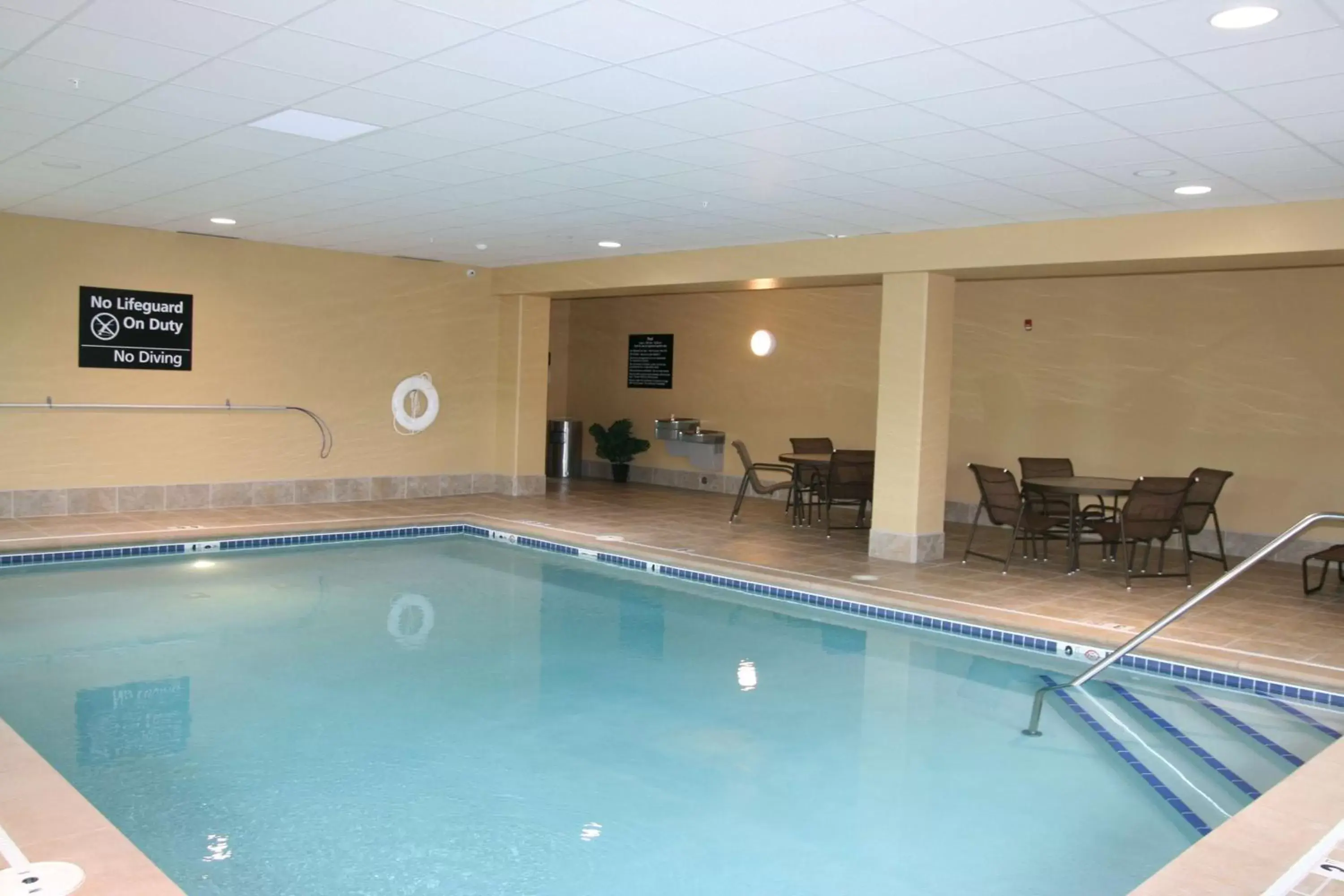 Pool view, Swimming Pool in Hampton Inn & Suites Brookings