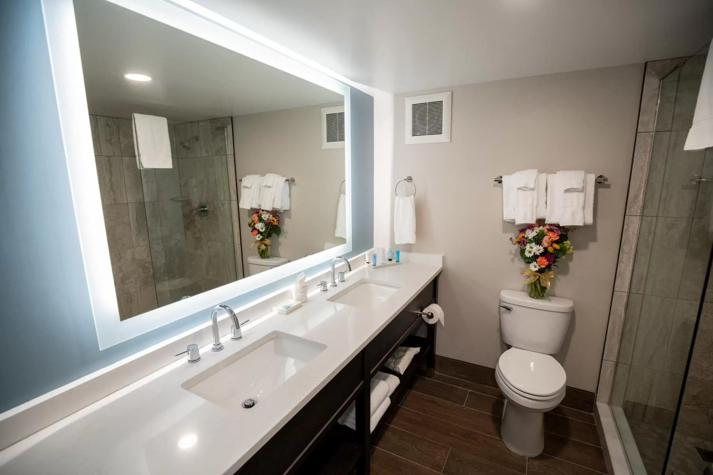 Shower, Bathroom in Fort William Henry Hotel