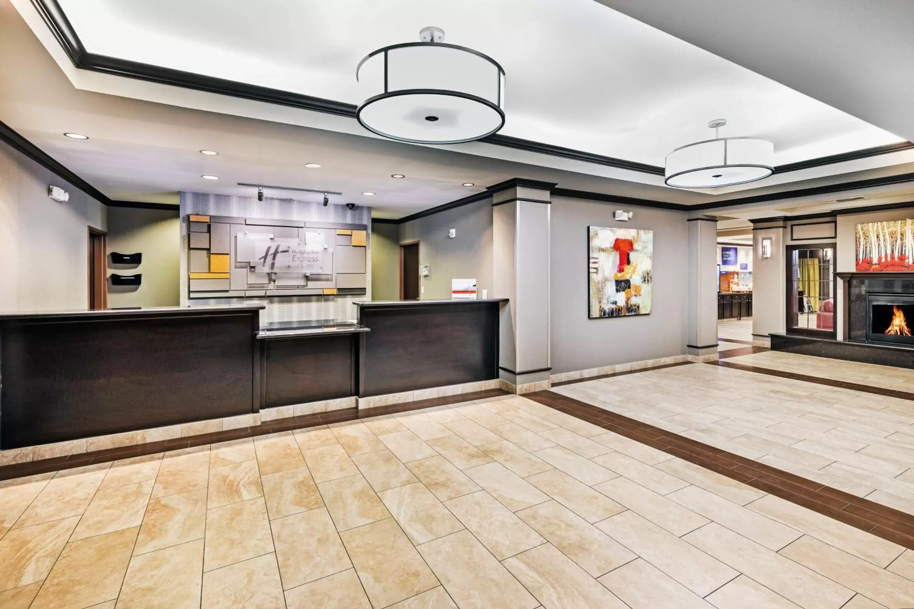 Lobby or reception in Holiday Inn Express Hotel & Suites Floresville, an IHG Hotel