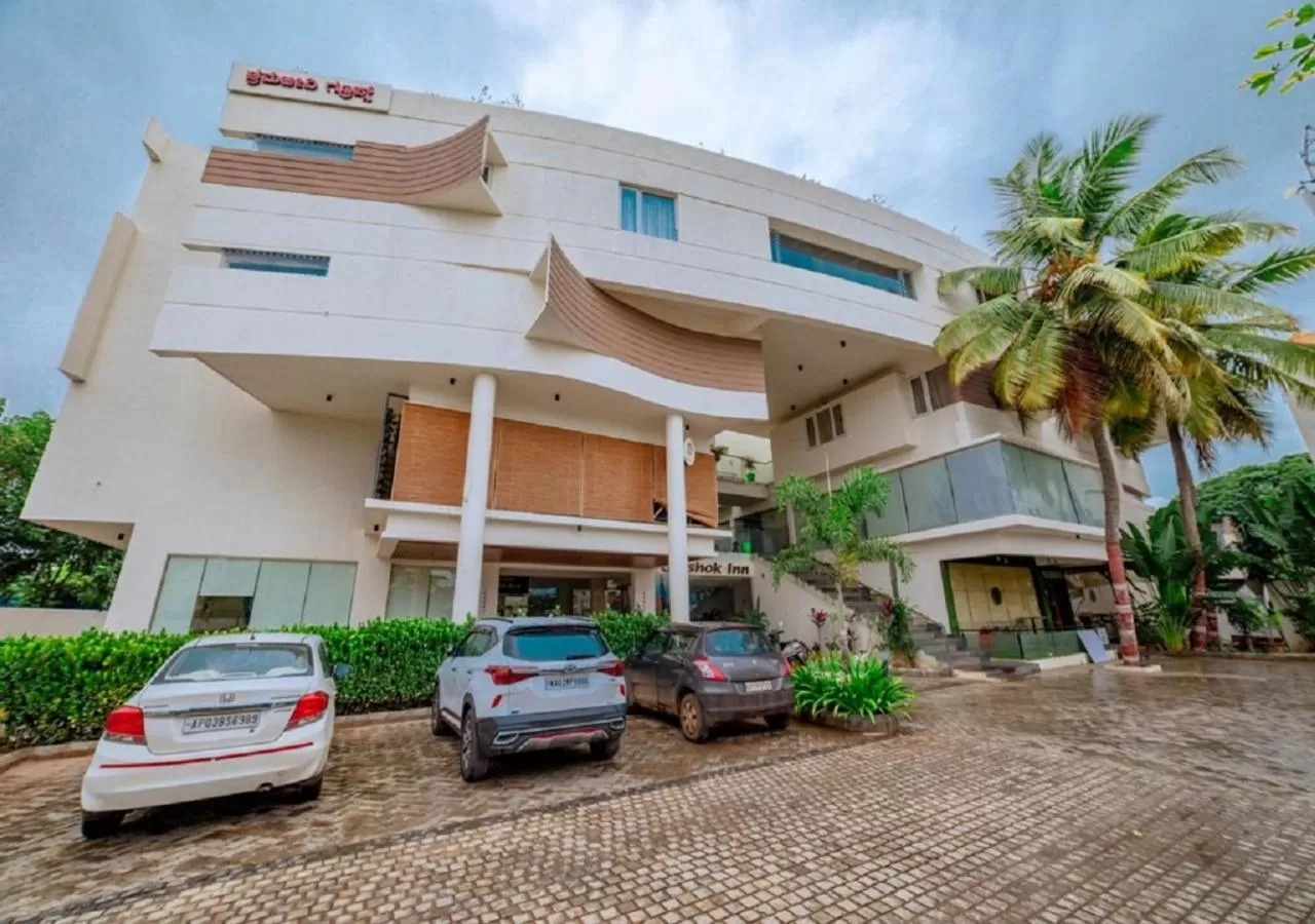 Parking in Ashok inn