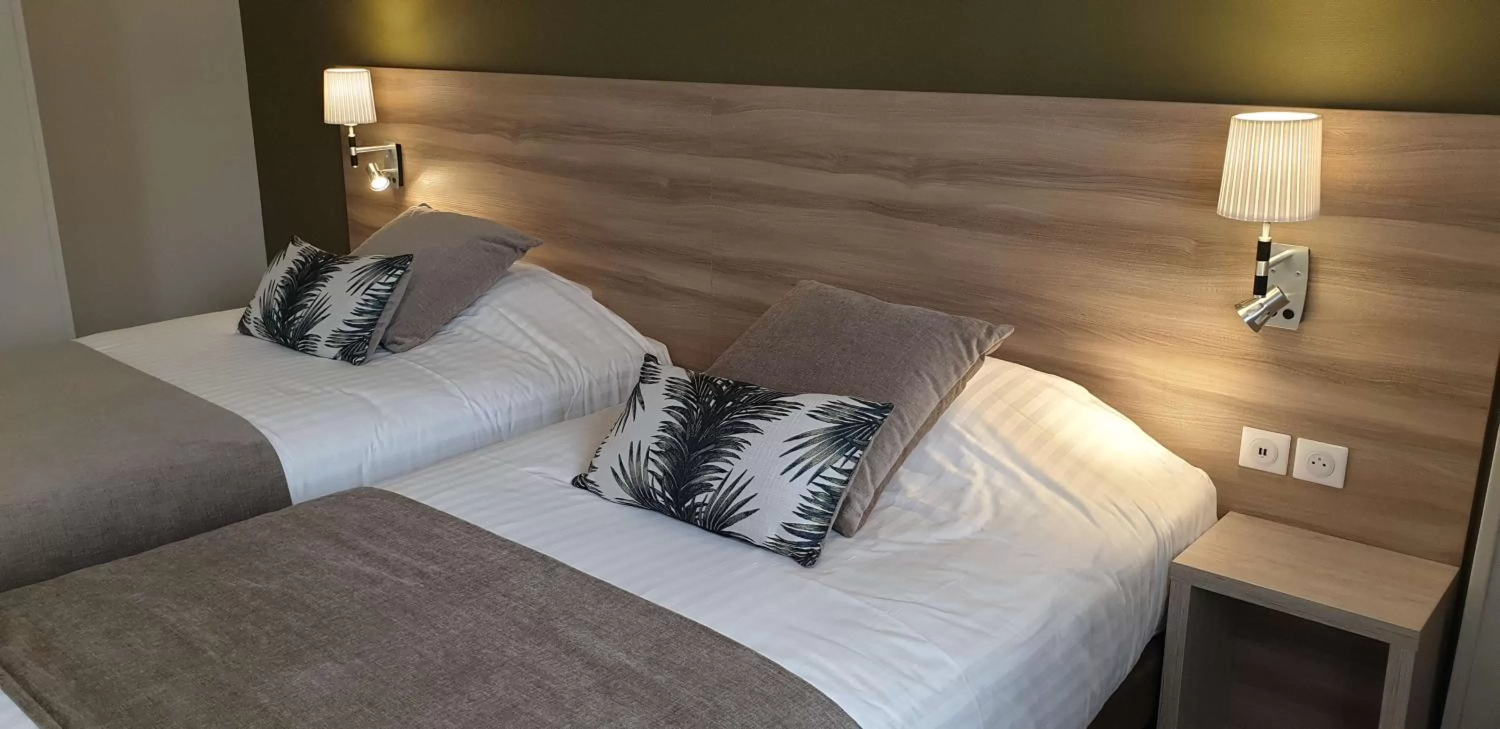 Photo of the whole room, Bed in Best Western Crequi Lyon Part Dieu