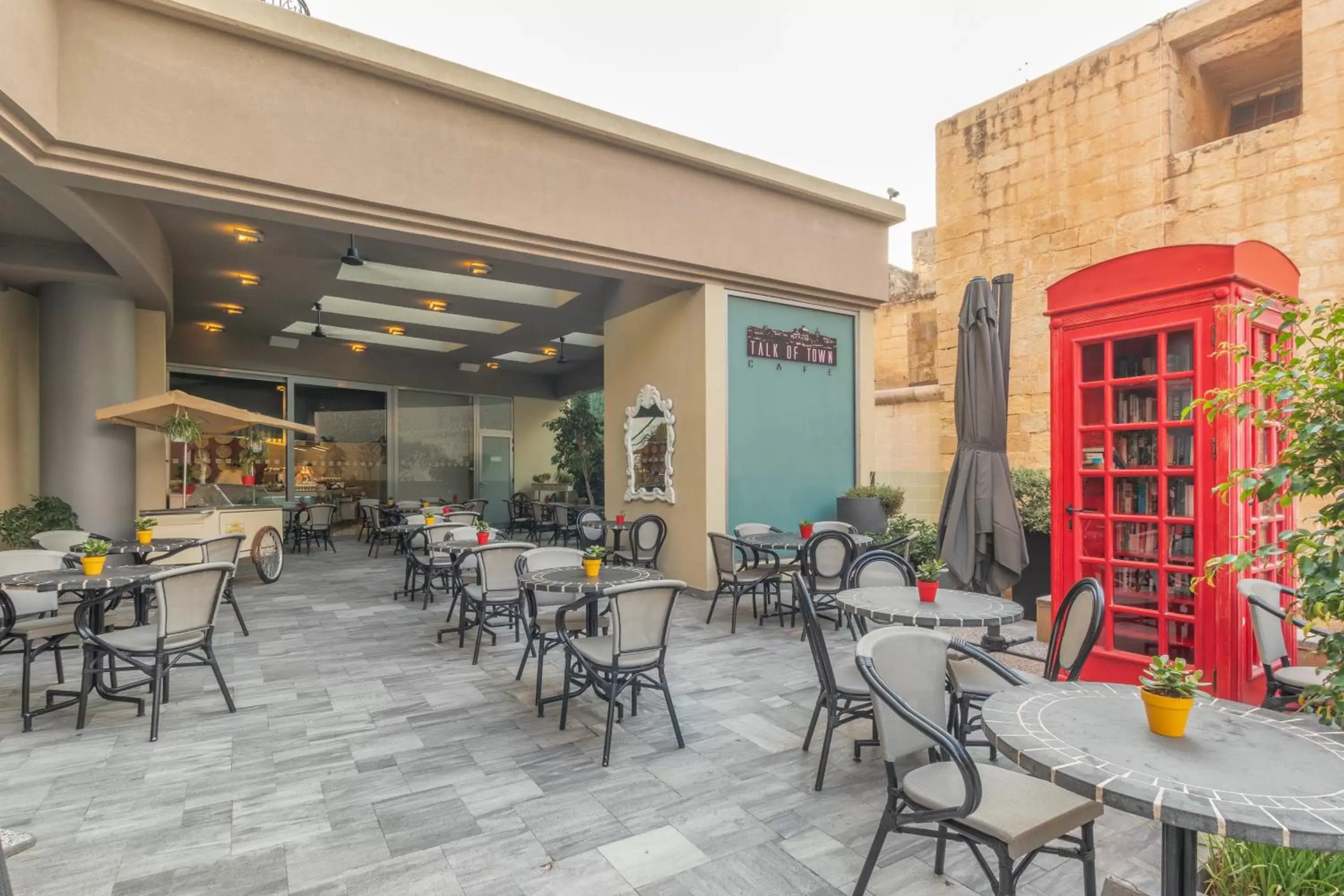 Restaurant/places to eat in AX The Palace Restaurant/places to eat in AX The Palace