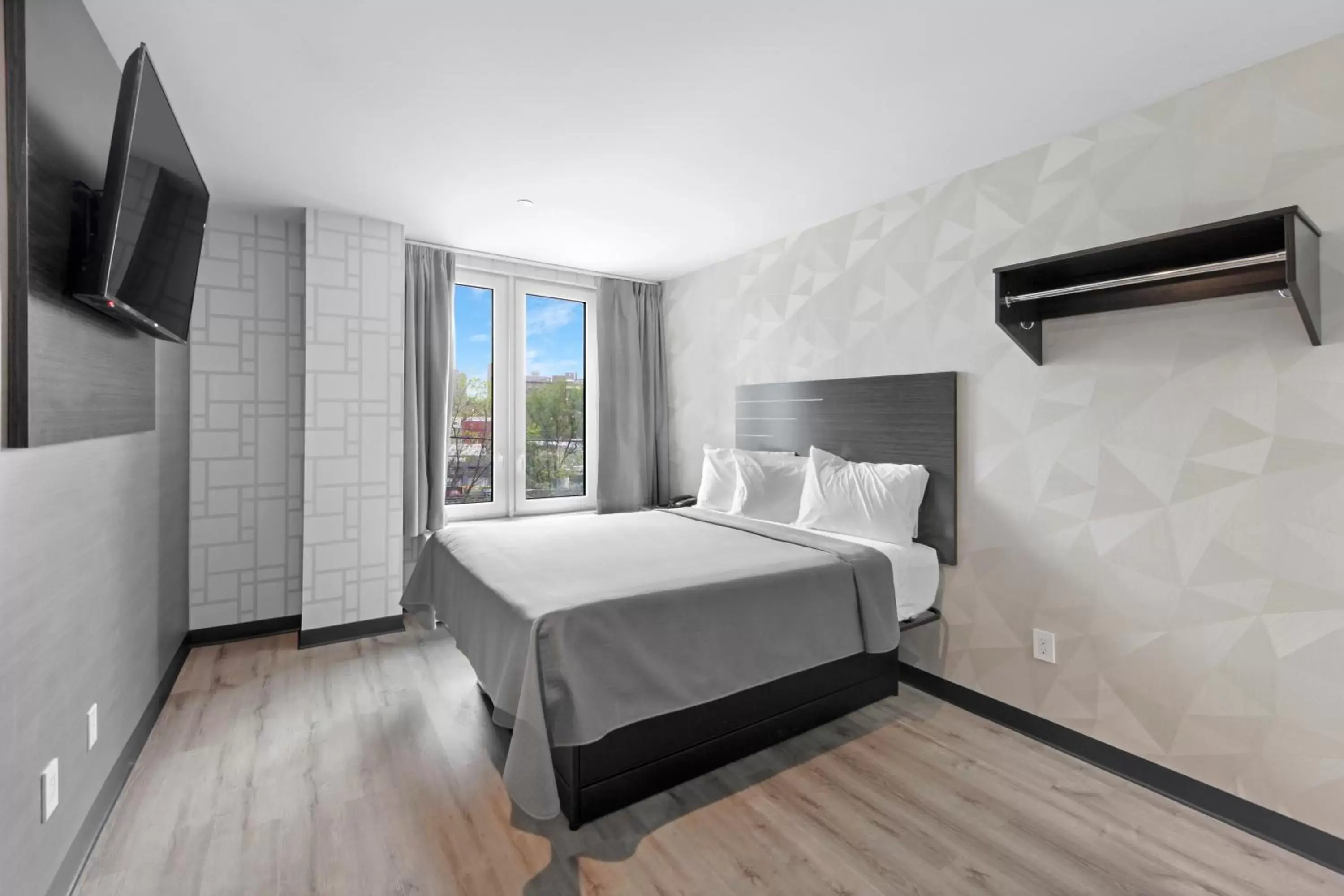 Bedroom, Bed in Hotel 365 Bronx - Yankee Stadium