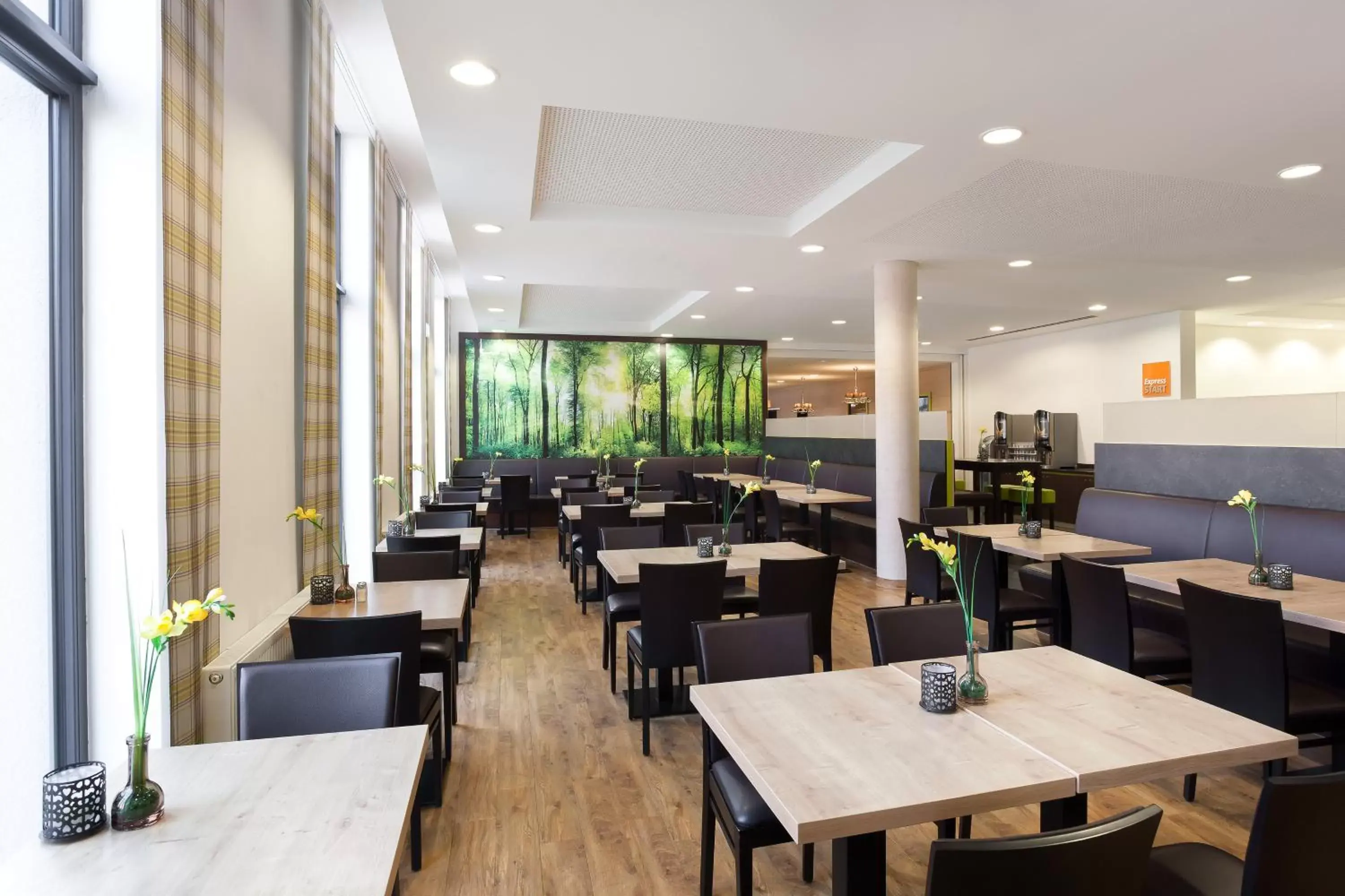 Restaurant/places to eat in Holiday Inn Express Augsburg by IHG Restaurant/places to eat in Holiday Inn Express Augsburg by IHG