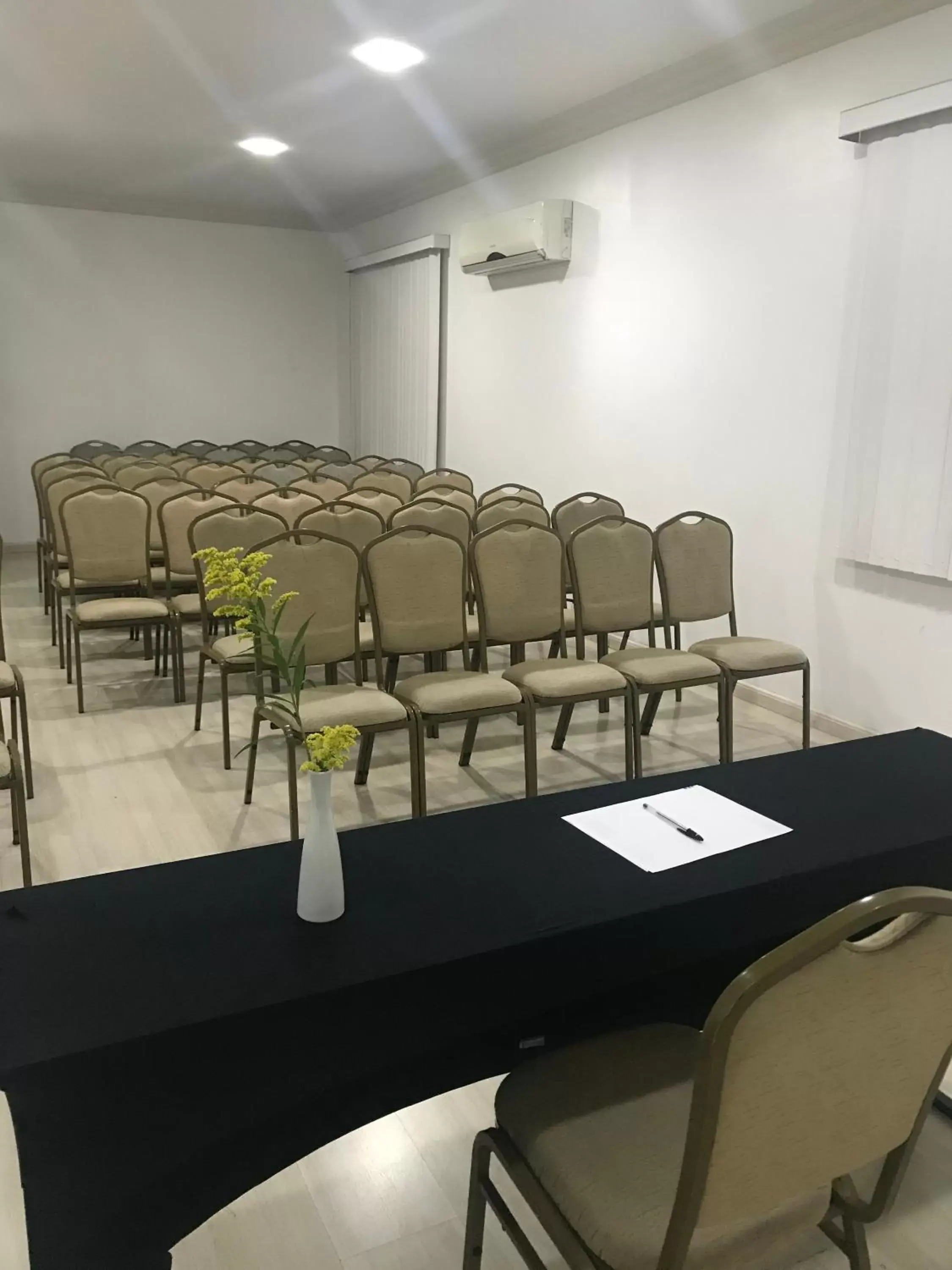 Meeting/conference room in Champagnat Praia Hotel