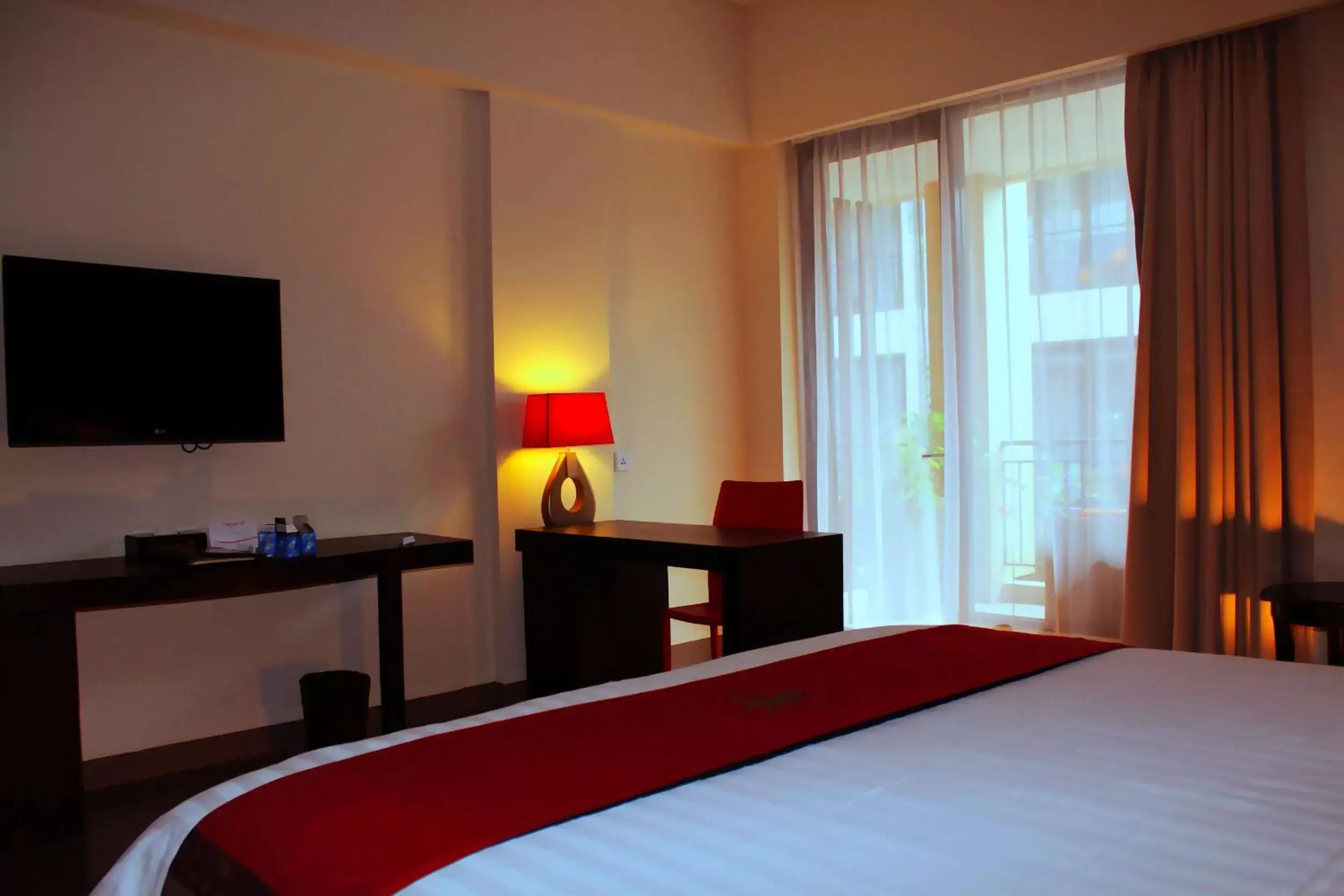 Bed in 100 Sunset Kuta Hotel & Ballroom