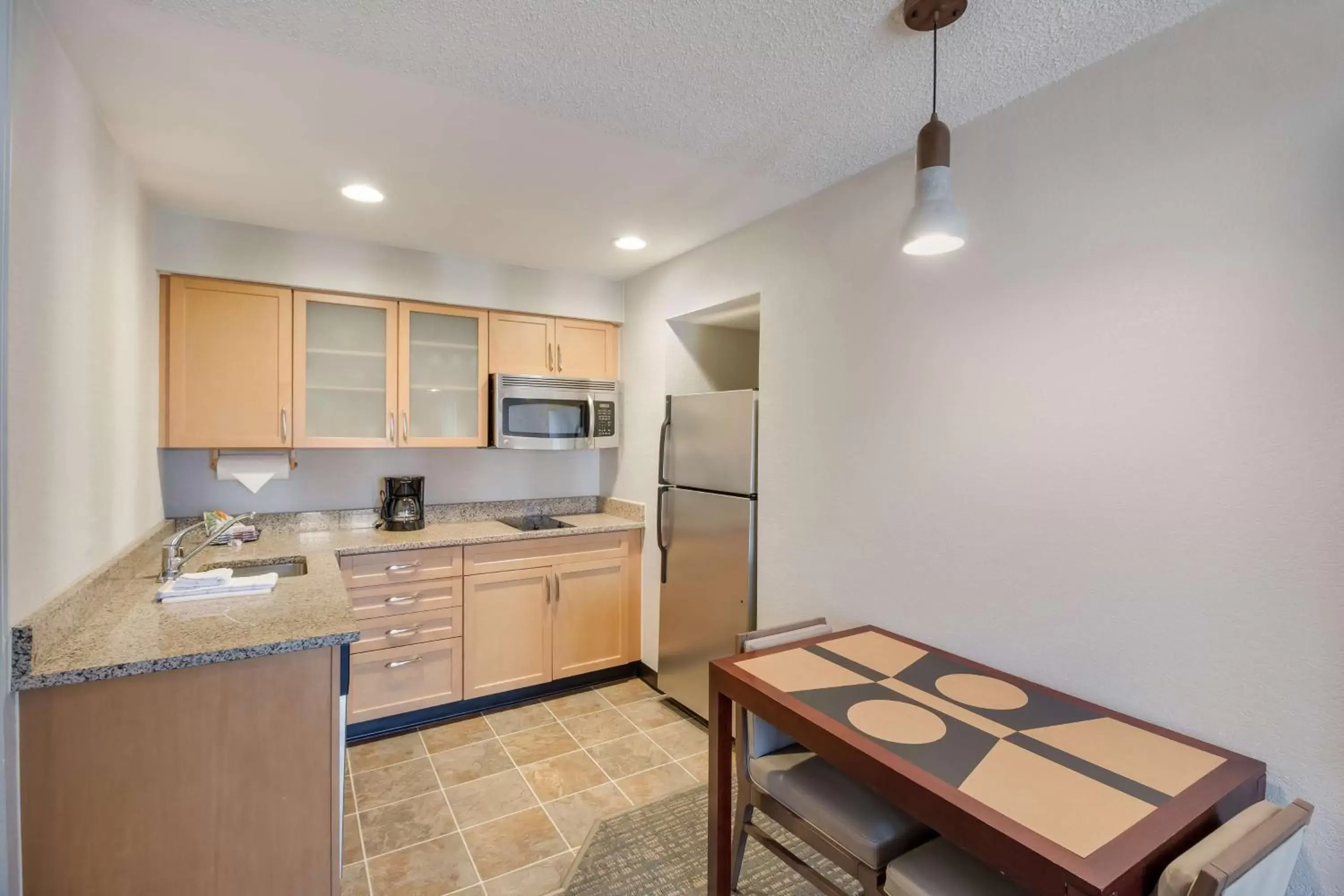 Kitchen or kitchenette, Kitchen/Kitchenette in Sonesta ES Suites Huntington Beach Fountain Valley