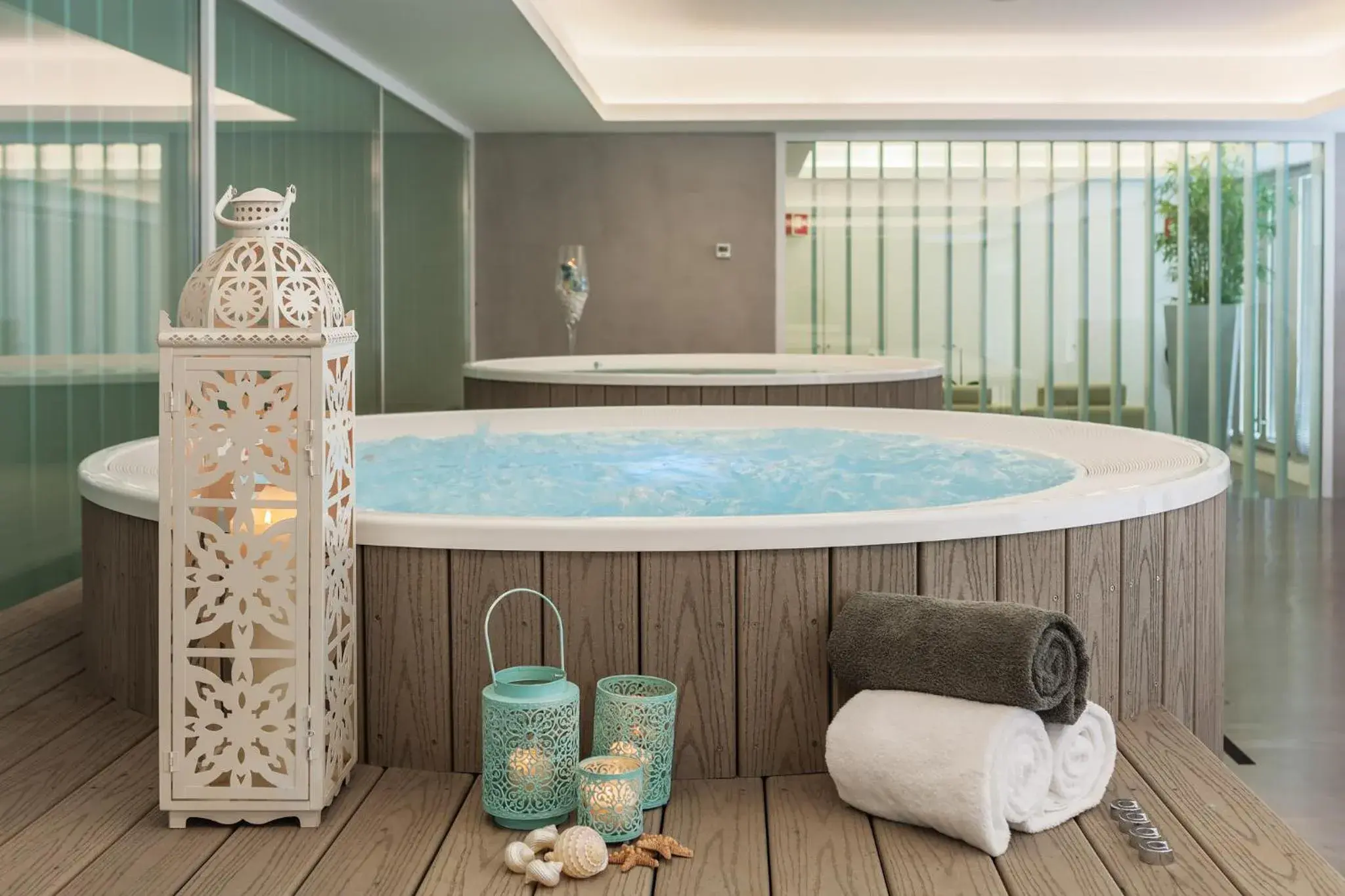 Hot Tub, Swimming Pool in Lux Fatima Park - Hotel, Suites & Residence