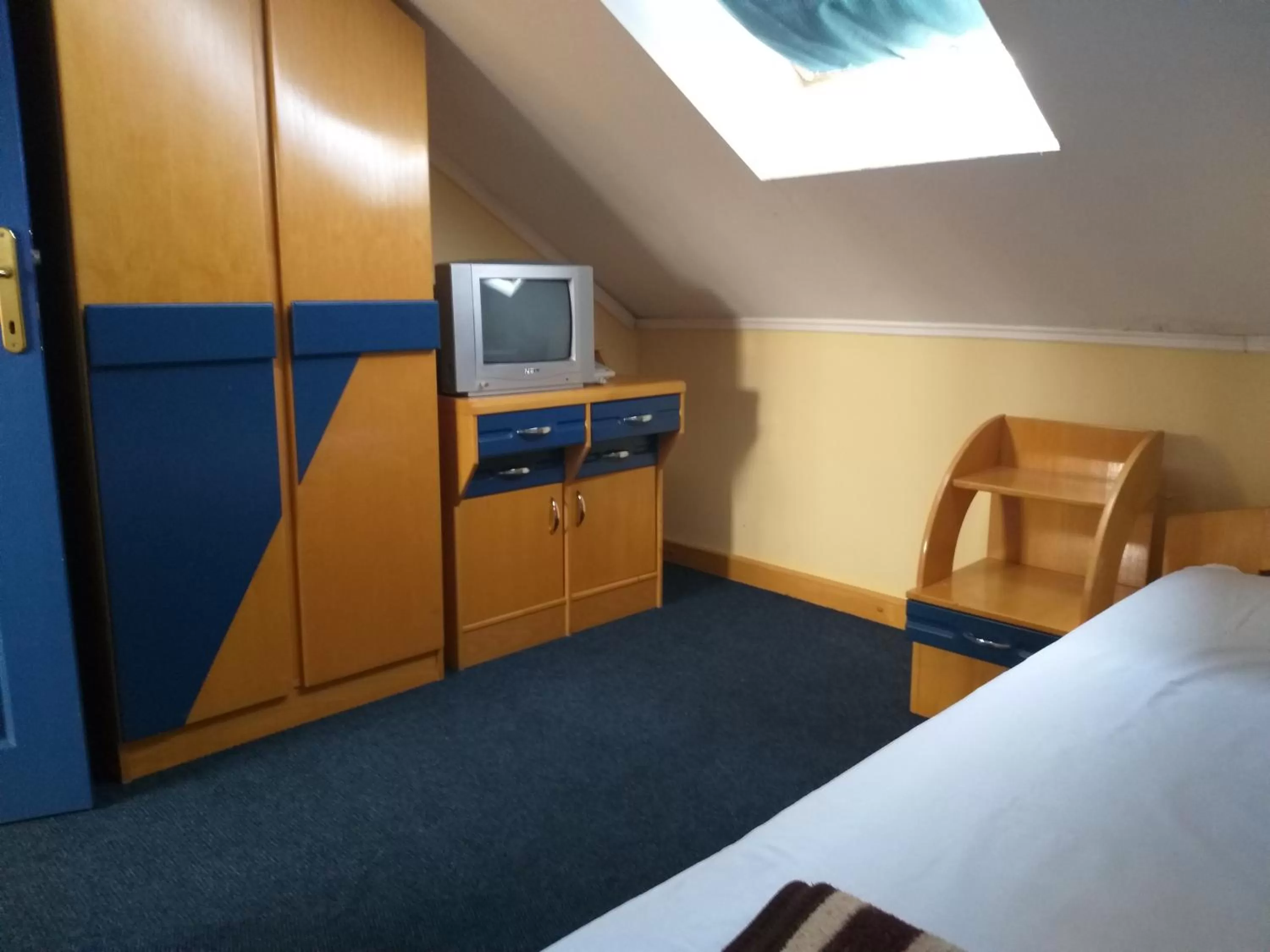 TV and multimedia, Bed in Garni Lupus prenoćište