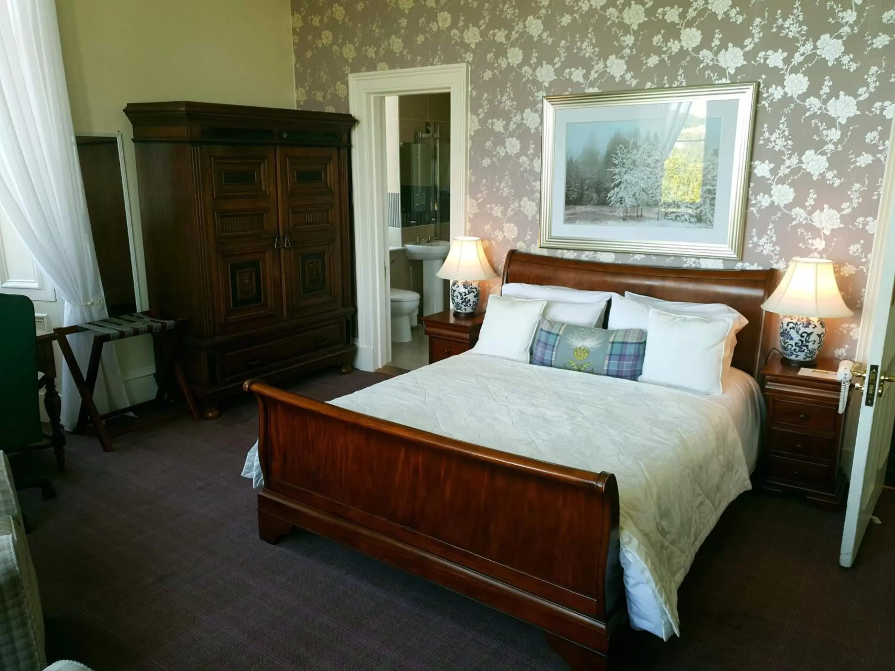 Bed in Mansfield House Hotel